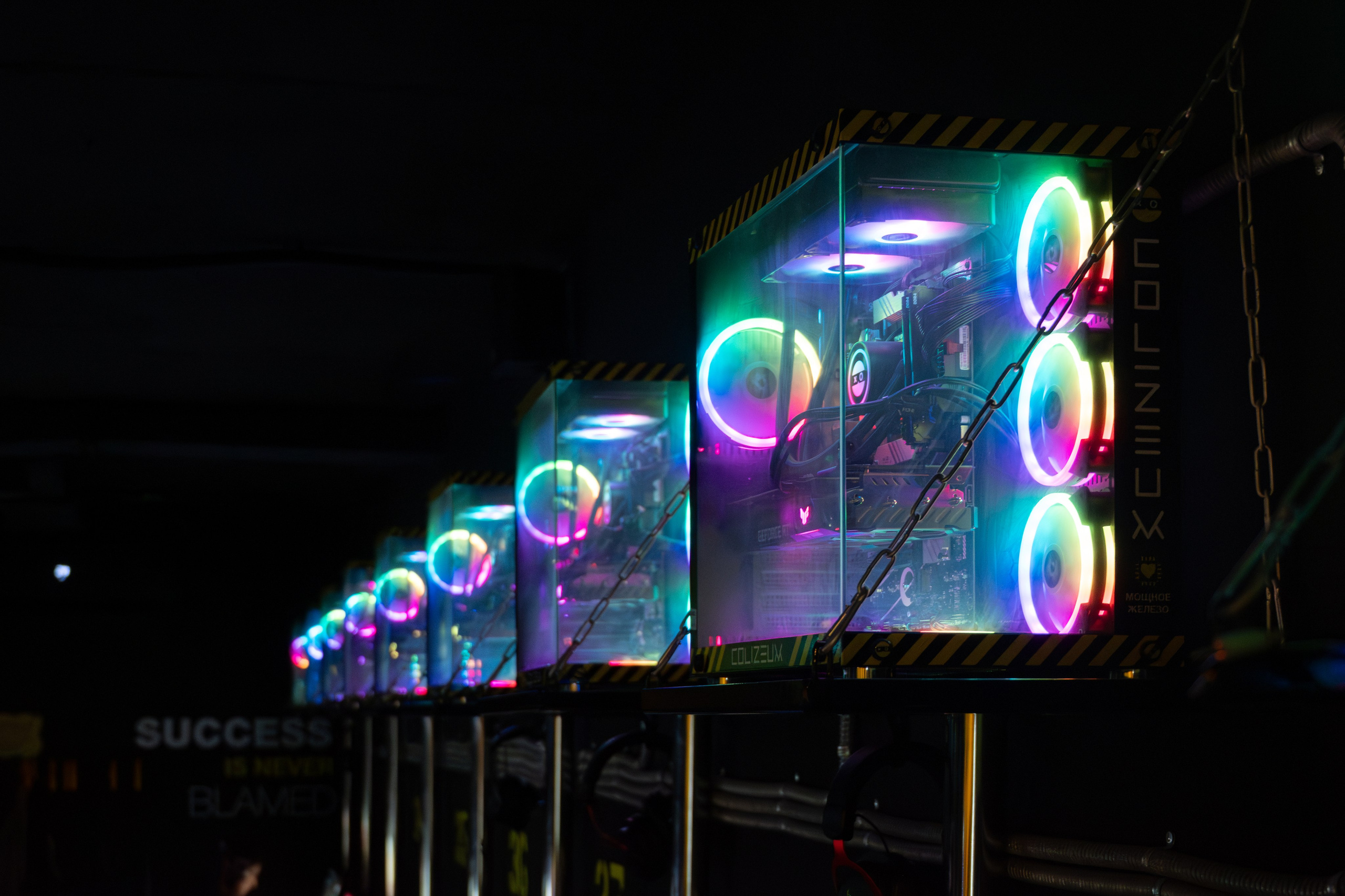 Репортаж в киберспортивном клубе Kolizeum. Фотограф мероприятий в Москве