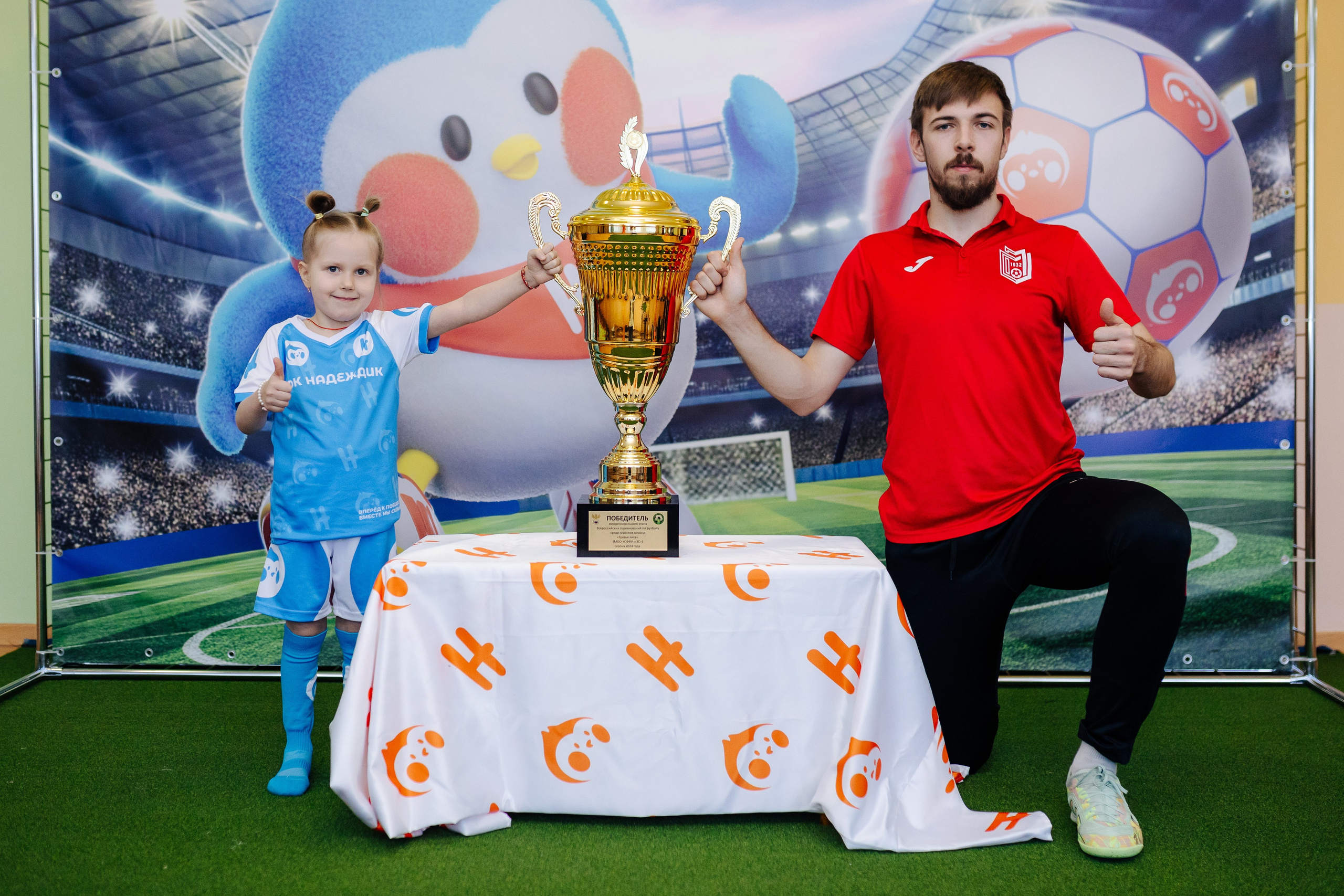 Фотосессия с кубком в детских садах г. Магнитогорска. Денис Прохоров Фотограф в г. Магнитогорск