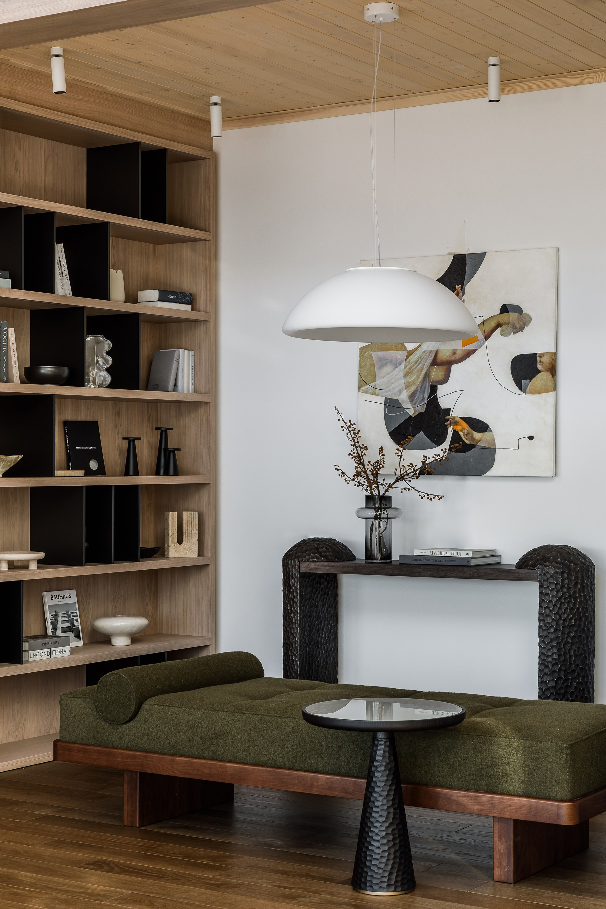 Фото. Художник-абстракционист Ольга Рикун. Москва