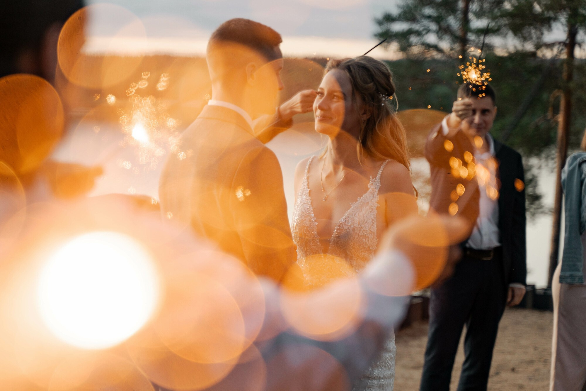 Свадьба в Лесной Рапсодии на берегу озера. Свадебный фотограф в Санкт-Петербурге и Москве Андрей Нестеров