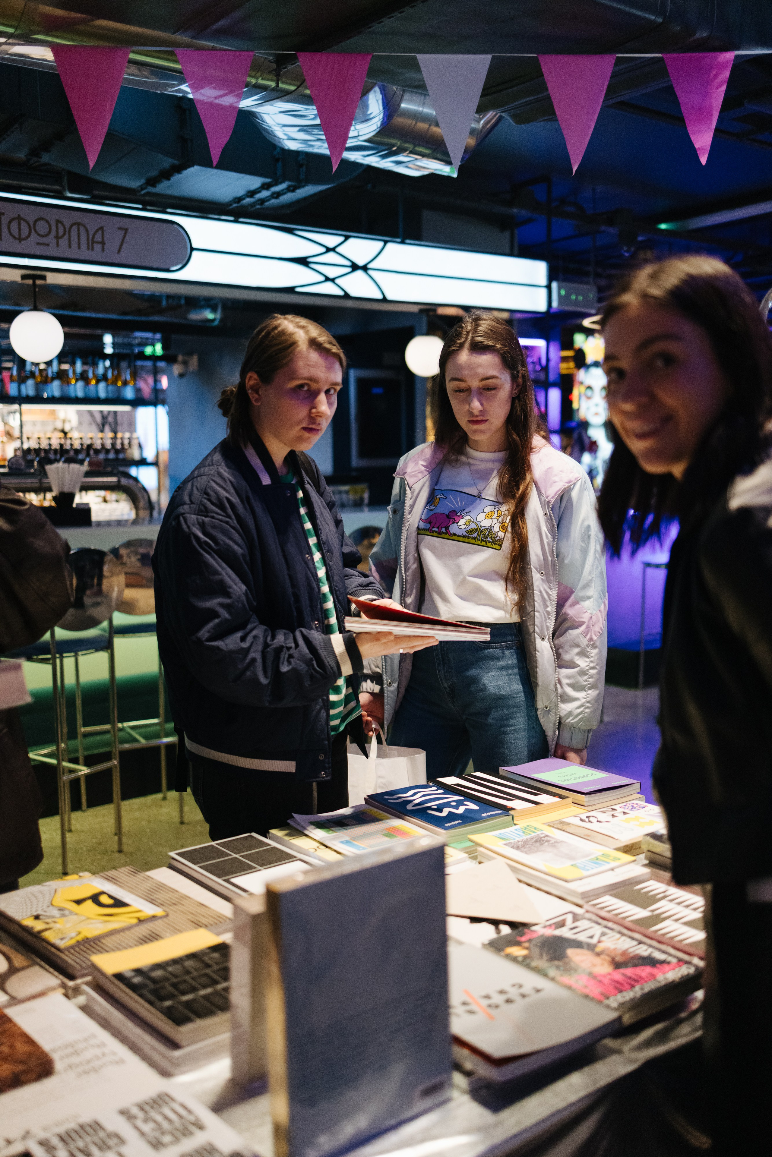 7–8 марта 2025 в пространстве «Три вокзала. Депо» / День 2 / фото Валерий Белобеев. Фотоотчеты «Ламбада-маркета»