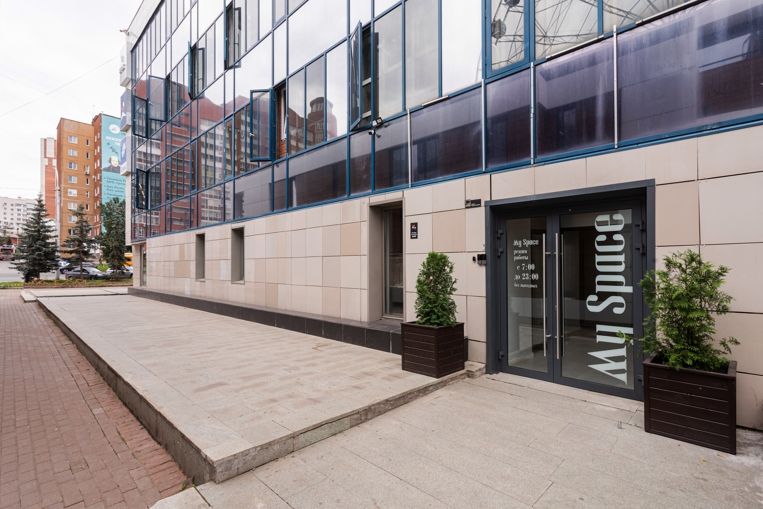 Бизнес-центр My Space Уфа, фото Алексея Муравьёва, современный офис,Лобби бизнес-центра My Space, съёмка фотографа Алексея Муравьёва, деловая атмосфера,Офисные помещения My Space Уфа, работа фотографа Алексея Муравьёва, деловой интерьер,Конференц-зал бизнес-центра My Space, фото Алексея Муравьёва, бизнес-встречи,Рецепция бизнес-центра My Space Уфа, съёмка Алексея Муравьёва, премиальный дизайн,Офисное пространство My Space, фото Алексея Муравьёва, рабочая зона,Панорамные окна бизнес-центра My Space, работа фотографа Алексея Муравьёва, вид на город,Лифт бизнес-центра My Space Уфа, съёмка Алексея Муравьёва, комфорт,Переговорная комната My Space, фото Алексея Муравьёва, деловой стиль,Зона отдыха бизнес-центра My Space, работа фотографа Алексея Муравьёва, комфорт для сотрудников,Инфраструктура My Space Уфа, съёмка Алексея Муравьёва, бизнес-услуги,Паркинг бизнес-центра My Space, фото Алексея Муравьёва, безопасность,Вестибюль My Space, работа фотографа Алексея Муравьёва, элегантность,Офисные кабинеты бизнес-центра My Space, съёмка Алексея Муравьёва, функциональность,Общественные зоны My Space Уфа, фото Алексея Муравьёва, современный дизайн,Рецепция и зона ожидания My Space, работа фотографа Алексея Муравьёва, стиль,Офисные перегородки бизнес-центра My Space, съёмка Алексея Муравьёва, зонирование,Интерьер бизнес-центра My Space Уфа, фото Алексея Муравьёва, деловой интерьер,Офисная мебель My Space, работа фотографа Алексея Муравьёва, эргономичность,Освещение бизнес-центра My Space, съёмка Алексея Муравьёва, комфорт для работы