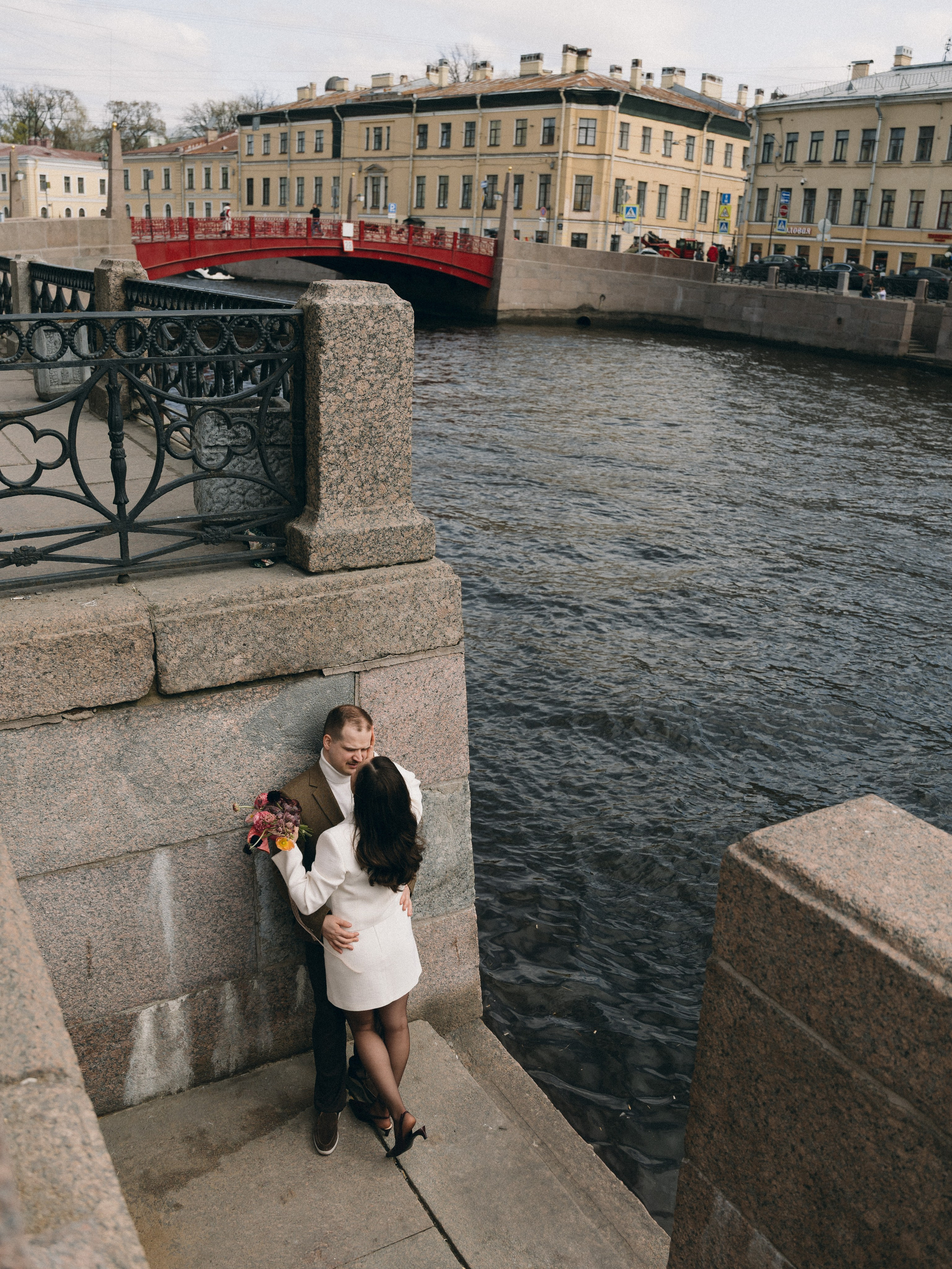 Петербург держал за руку, а любовь — за сердце. Свадебный фотограф Москва Ирина Писарева