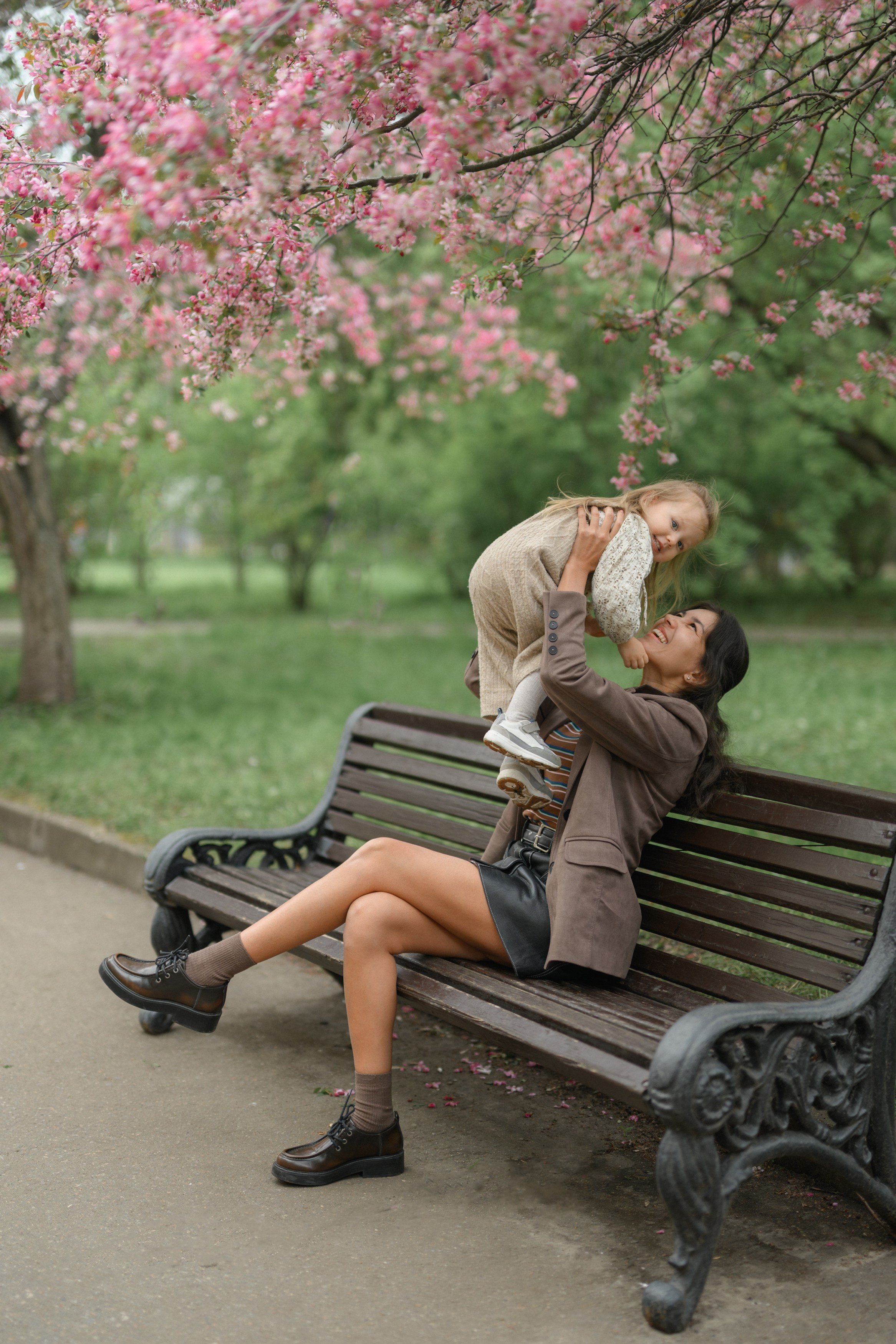 Фотосессии в розовом цветении в Екатерининском парке в Москве. Semerlina.ru