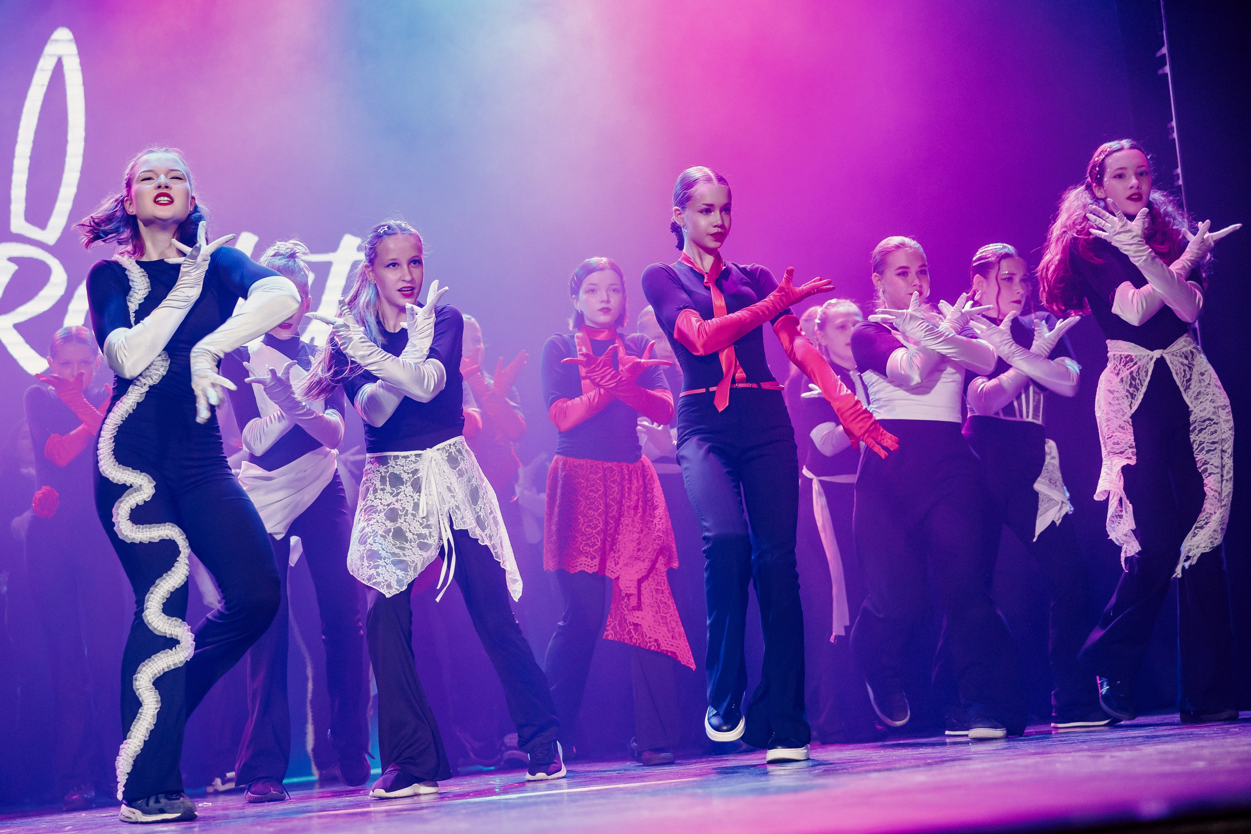 Отчётный концерт танцевальной школы «Red Rabbits» 2025. Лёшка Варзегов — фотограф