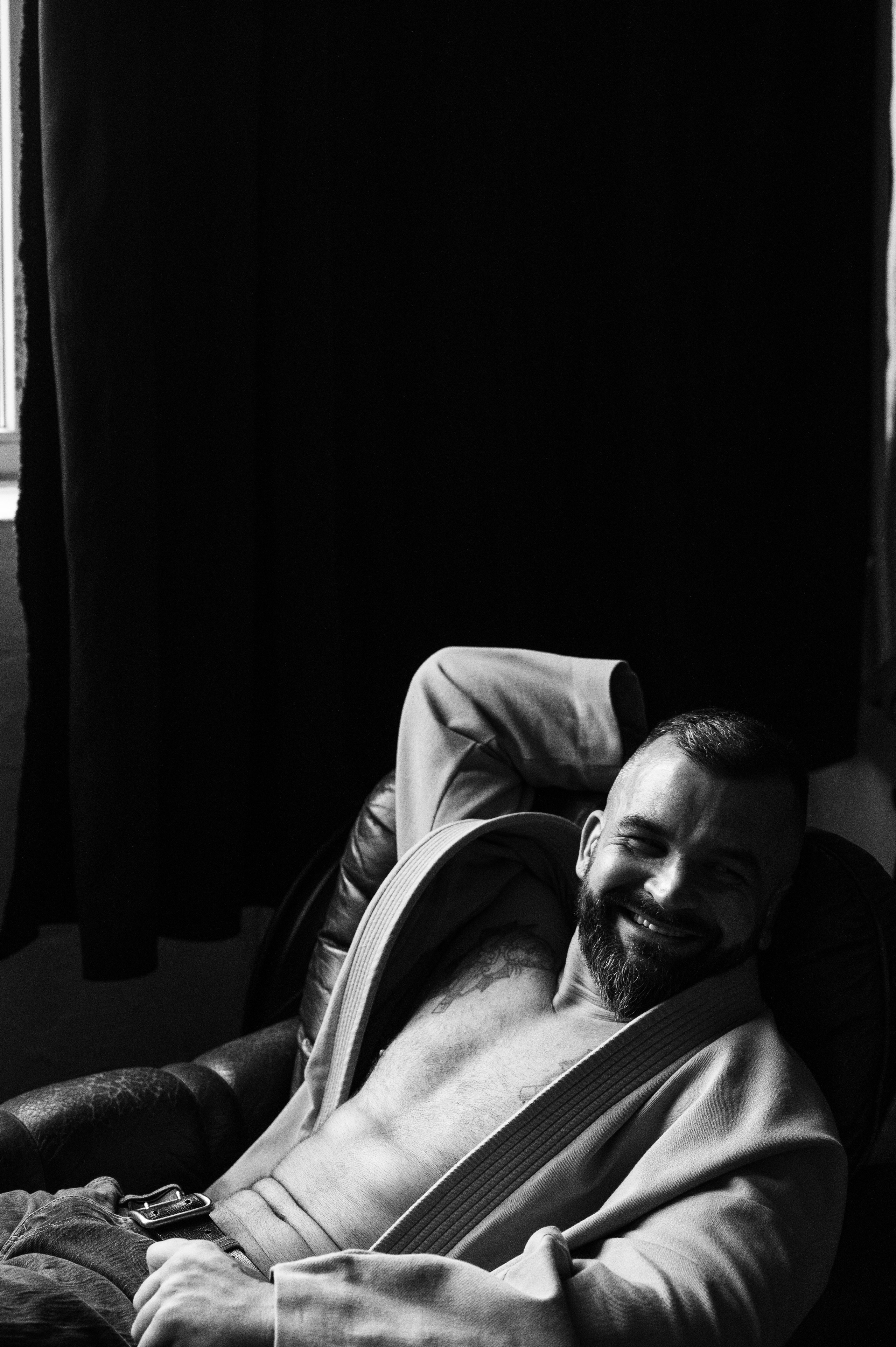 Мужской фотограф. Профессиональный фотограф беременности в СПБ. Стильные фотосессии беременности в стиле минимализм и классическая фотография