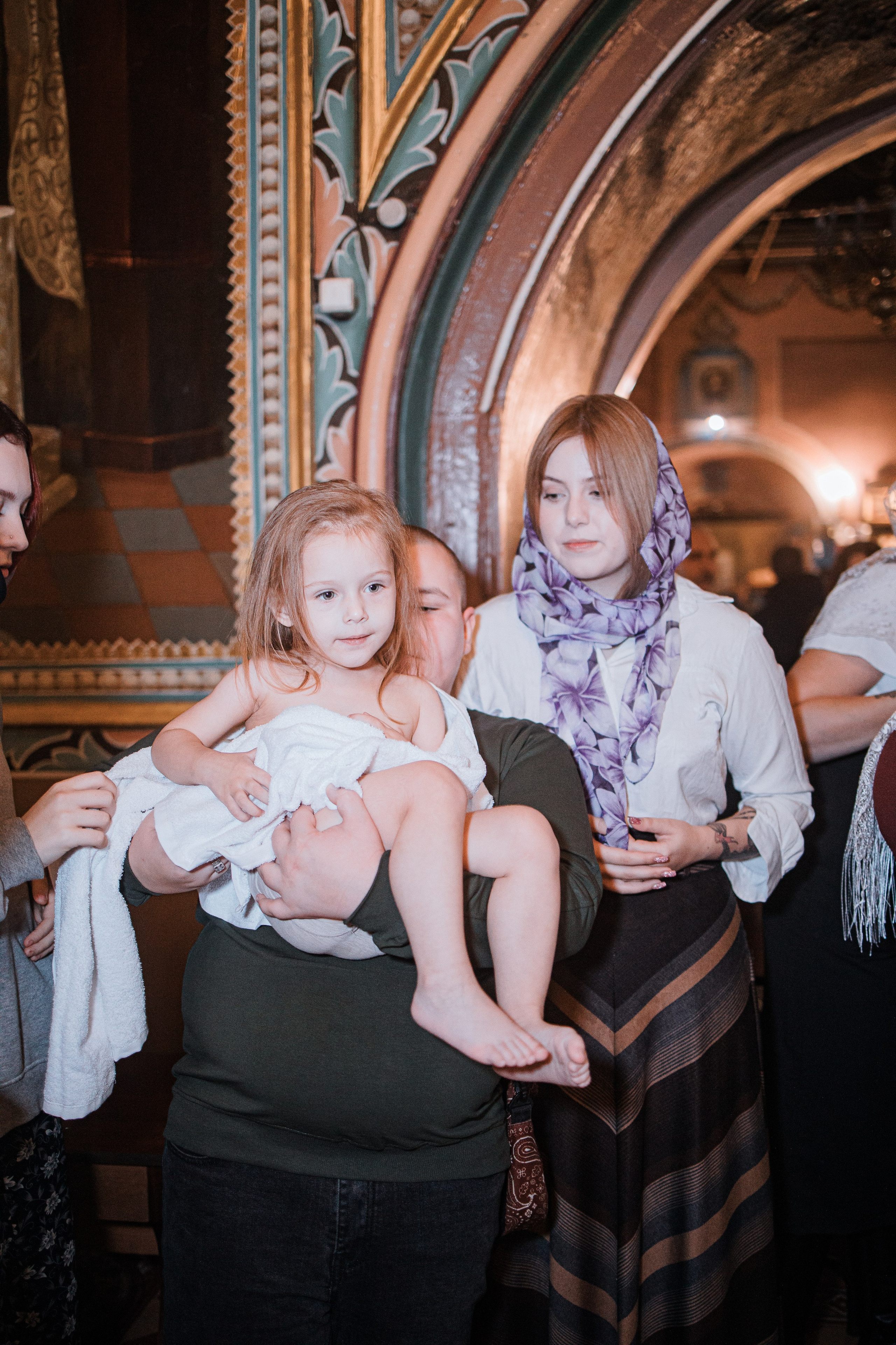 Красивое крещение ребенка в церкви. Выпускные альбомы в Серпухове