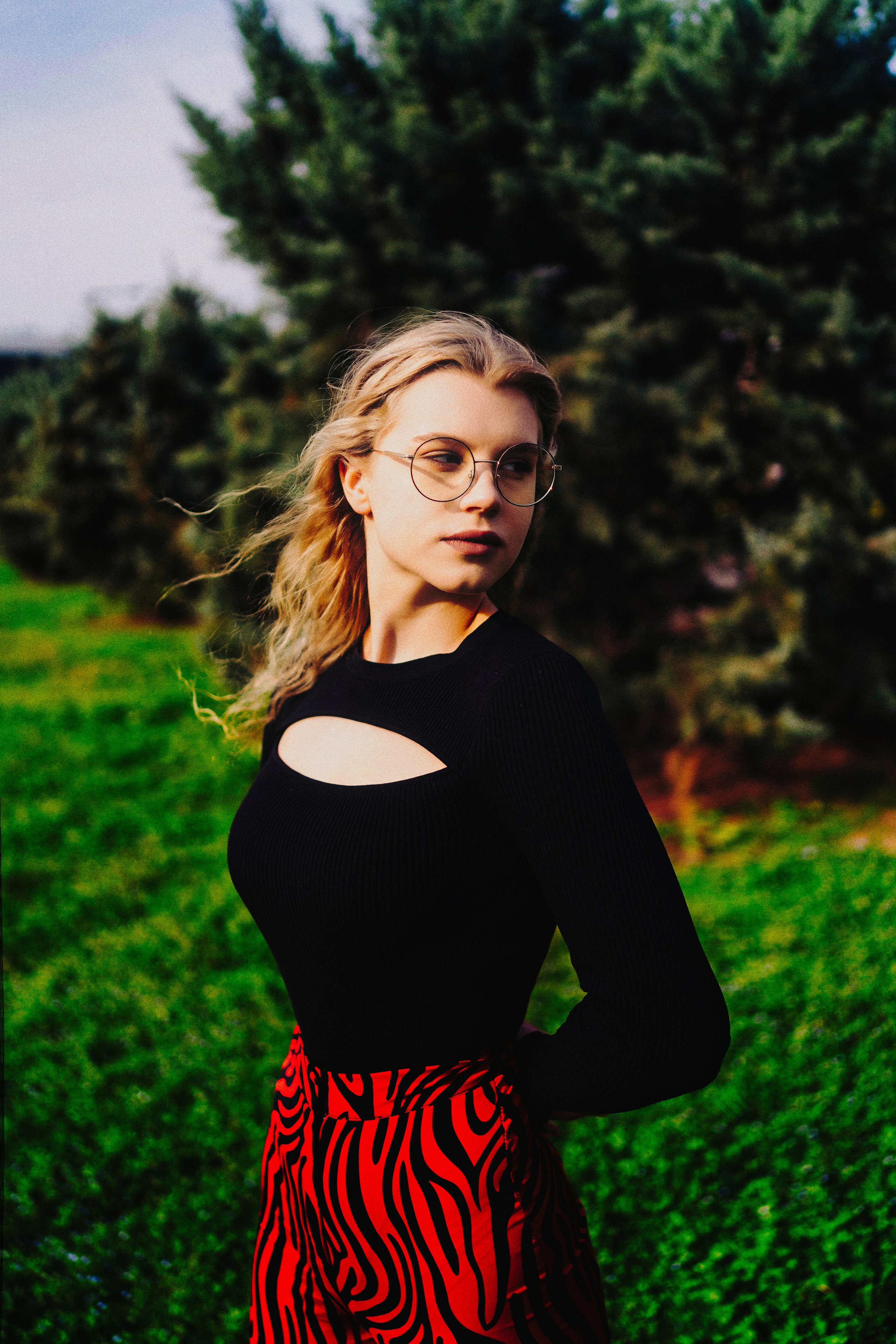 художественный женский портрет в парке Сокольники