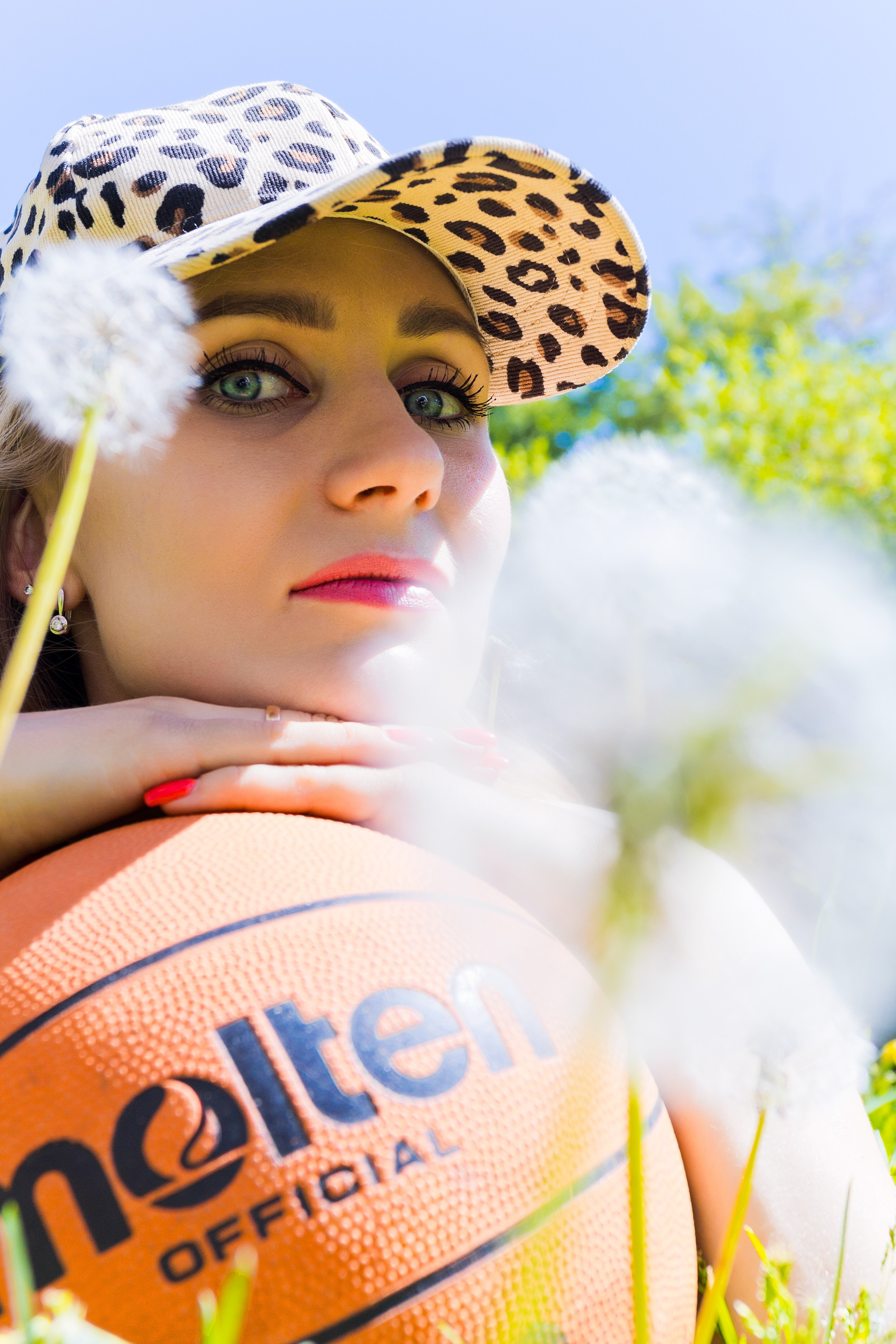 С мячом. Photomantis