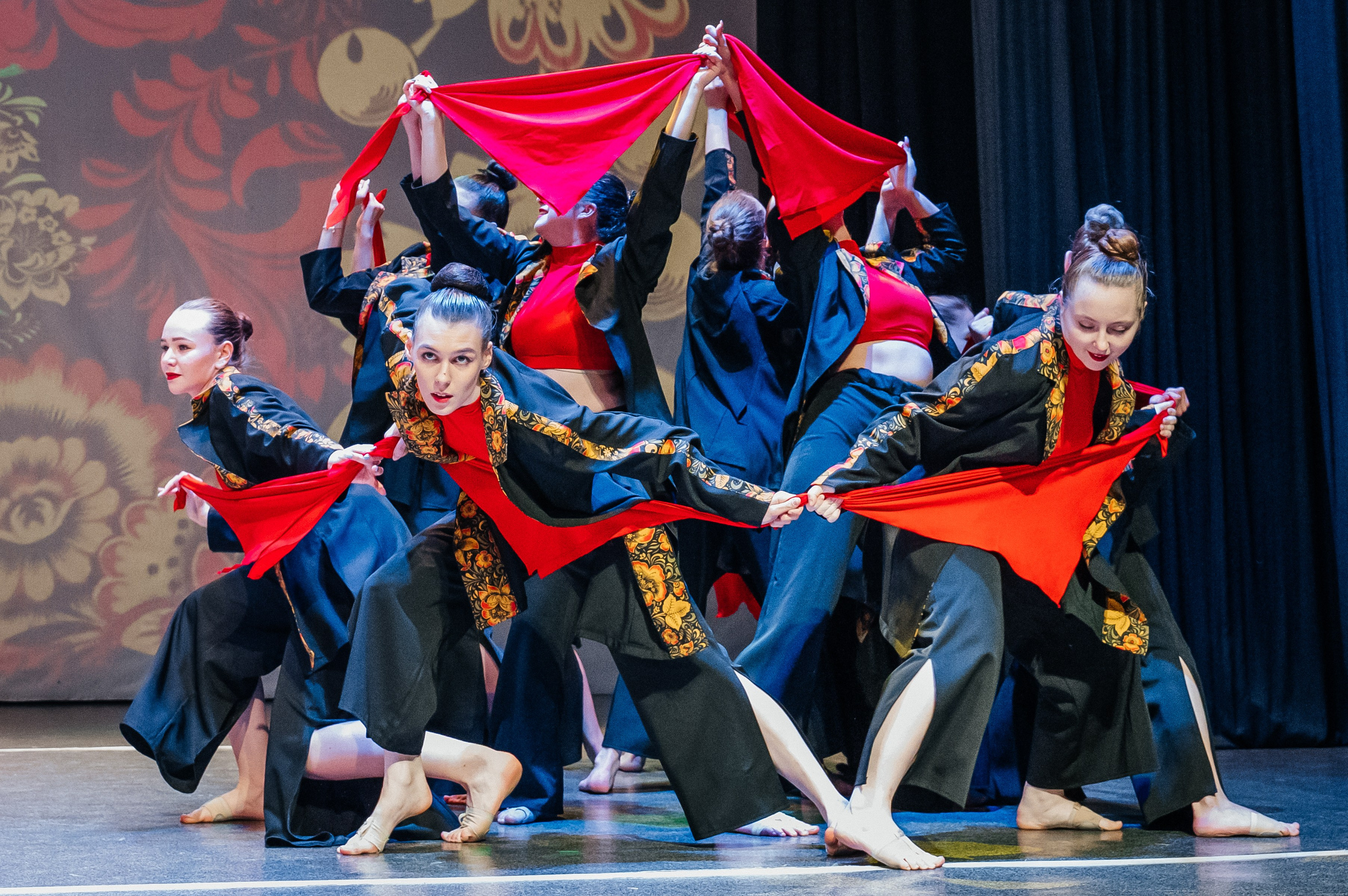 Танцы. Фотограф Елена Рогашкова