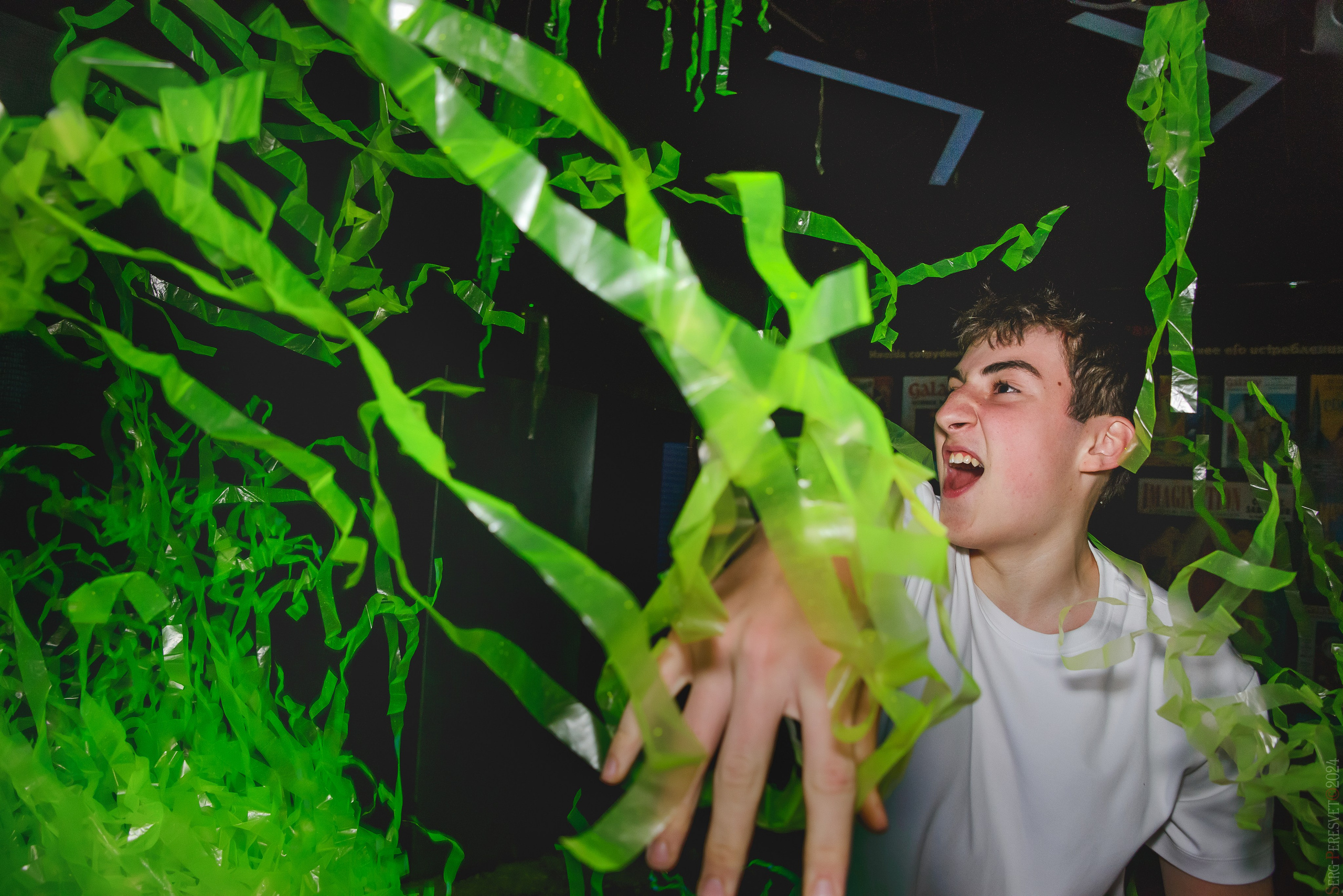 День рождения — шоу 2024-25: мафия, сахарная вата, бумажная дискотека, пиньята, зеркальный лабиринт. Ваш фотограф на праздник в Москве, Раменском, Жуковском, Люберцах