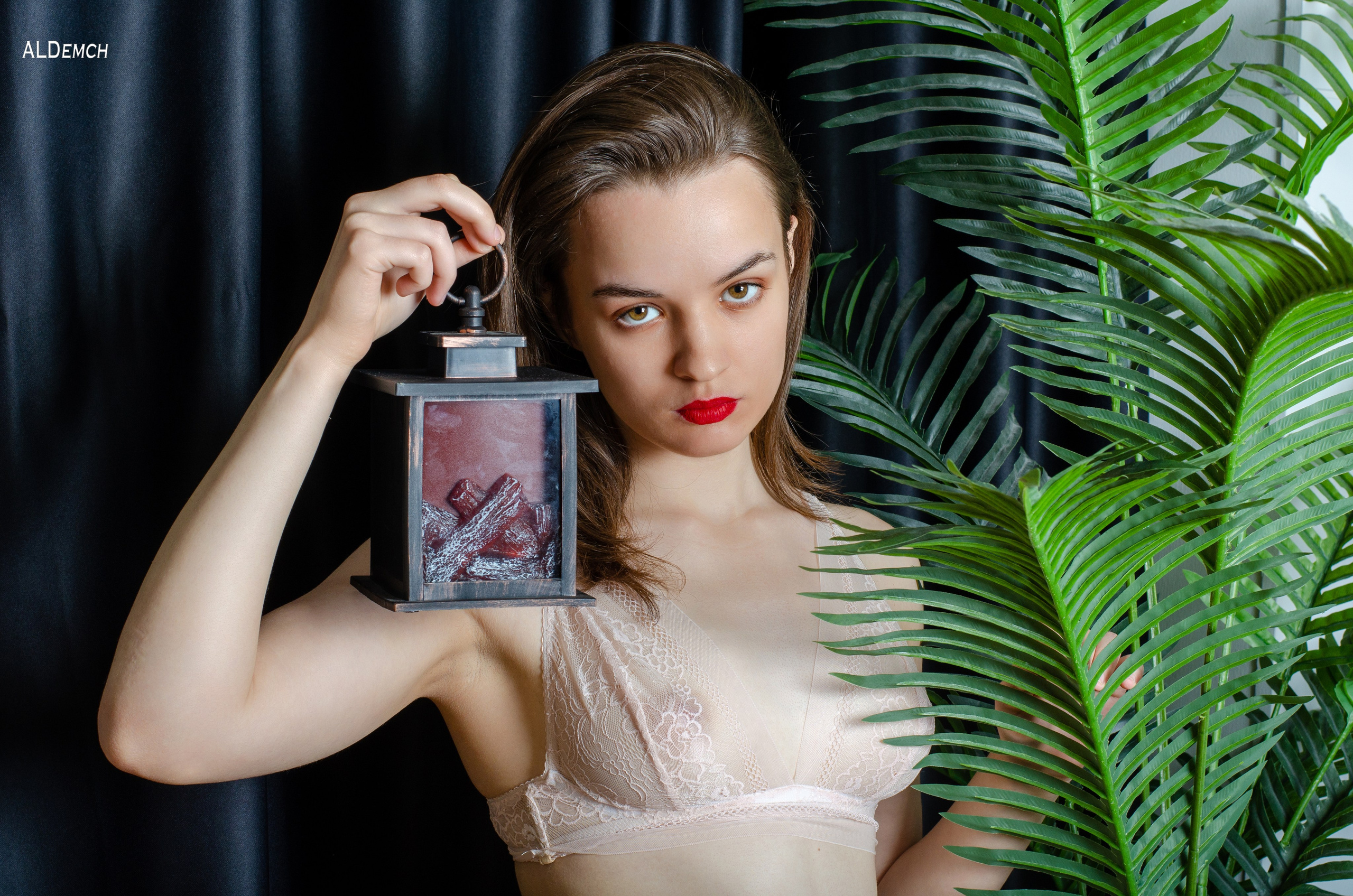 Фотограф провёл фотосессию в фотостудии в Москве для девушки