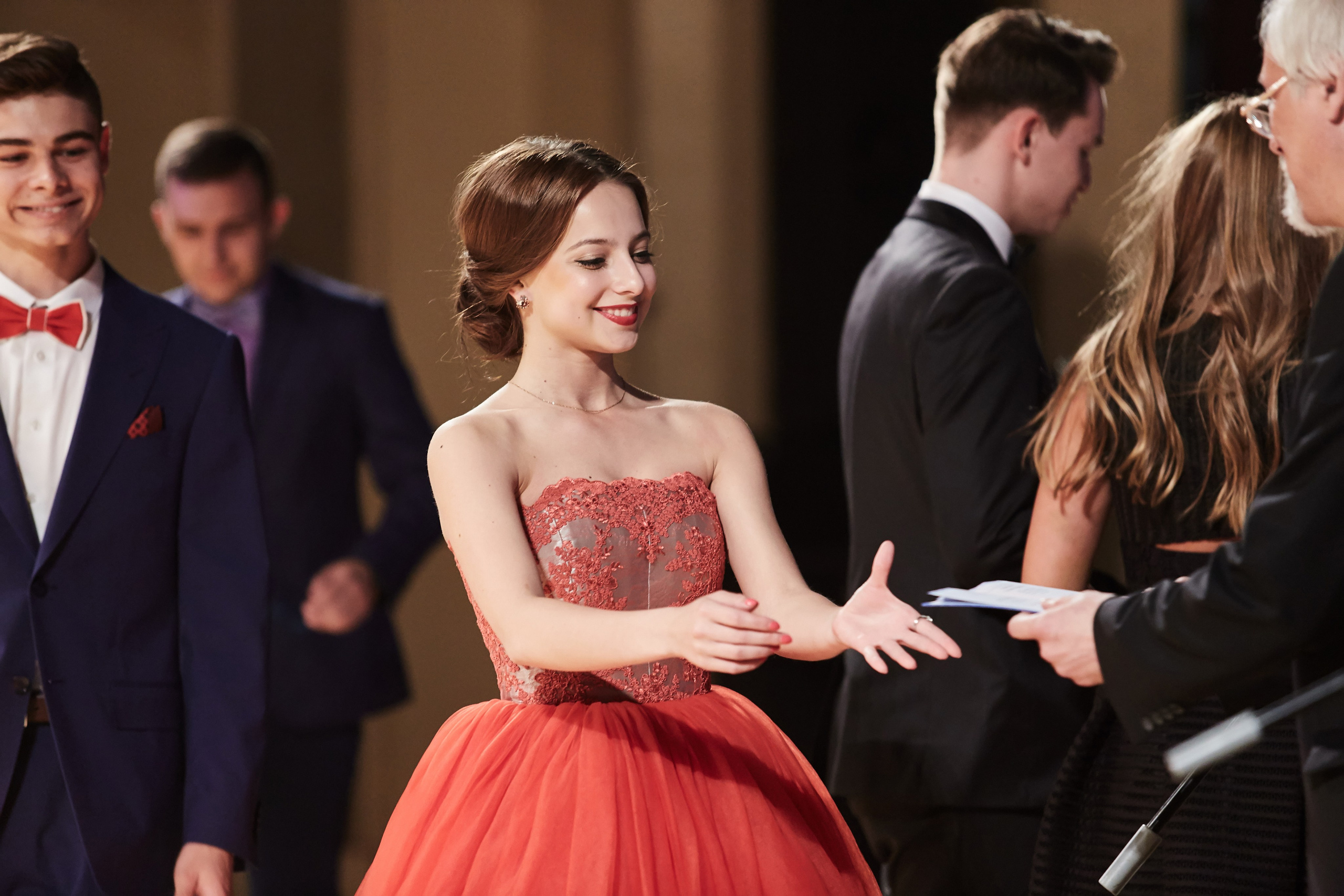 Фотосъёмка вручения школьных аттестатов в Санкт-Петербурге. Фотограф на праздник, корпоратив, День Рождения и Юбилей в г. Санкт-Петербурге Алексей Анкушев