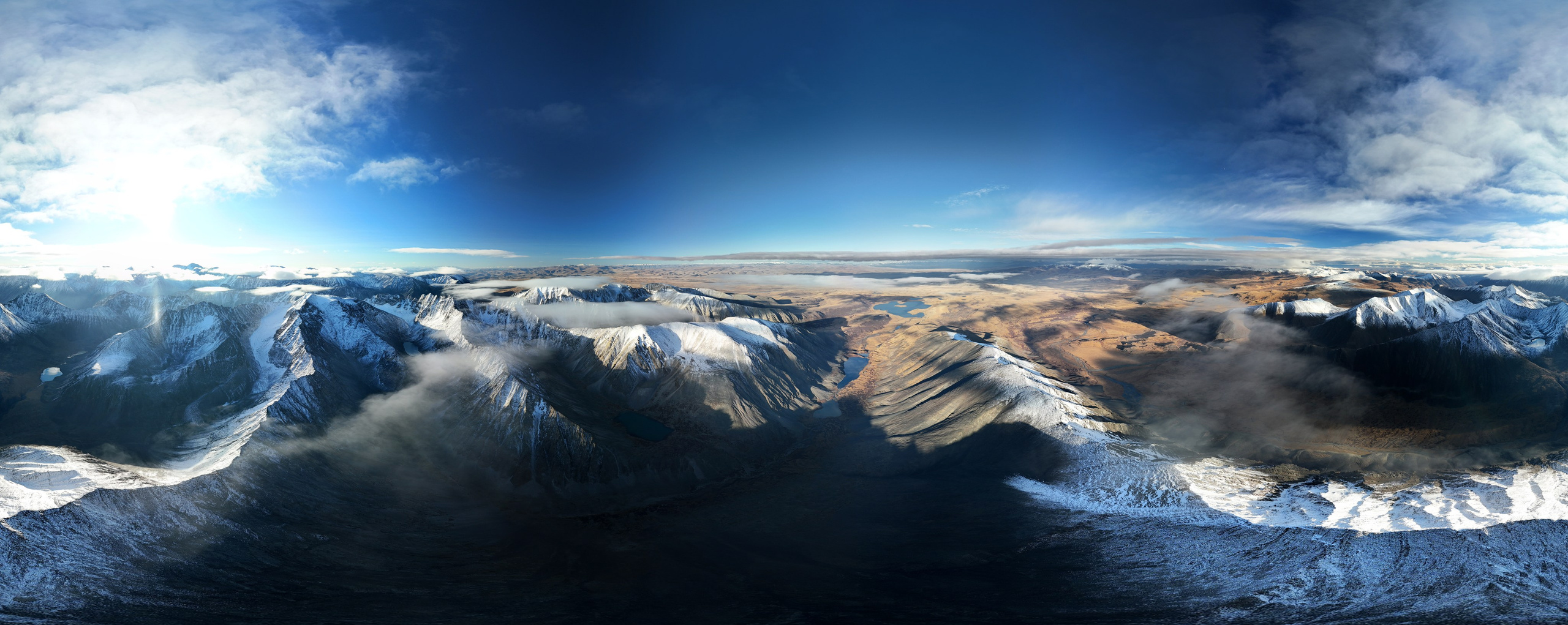 Панорамный вид на рассвет над Хребтом Чихачева и степью