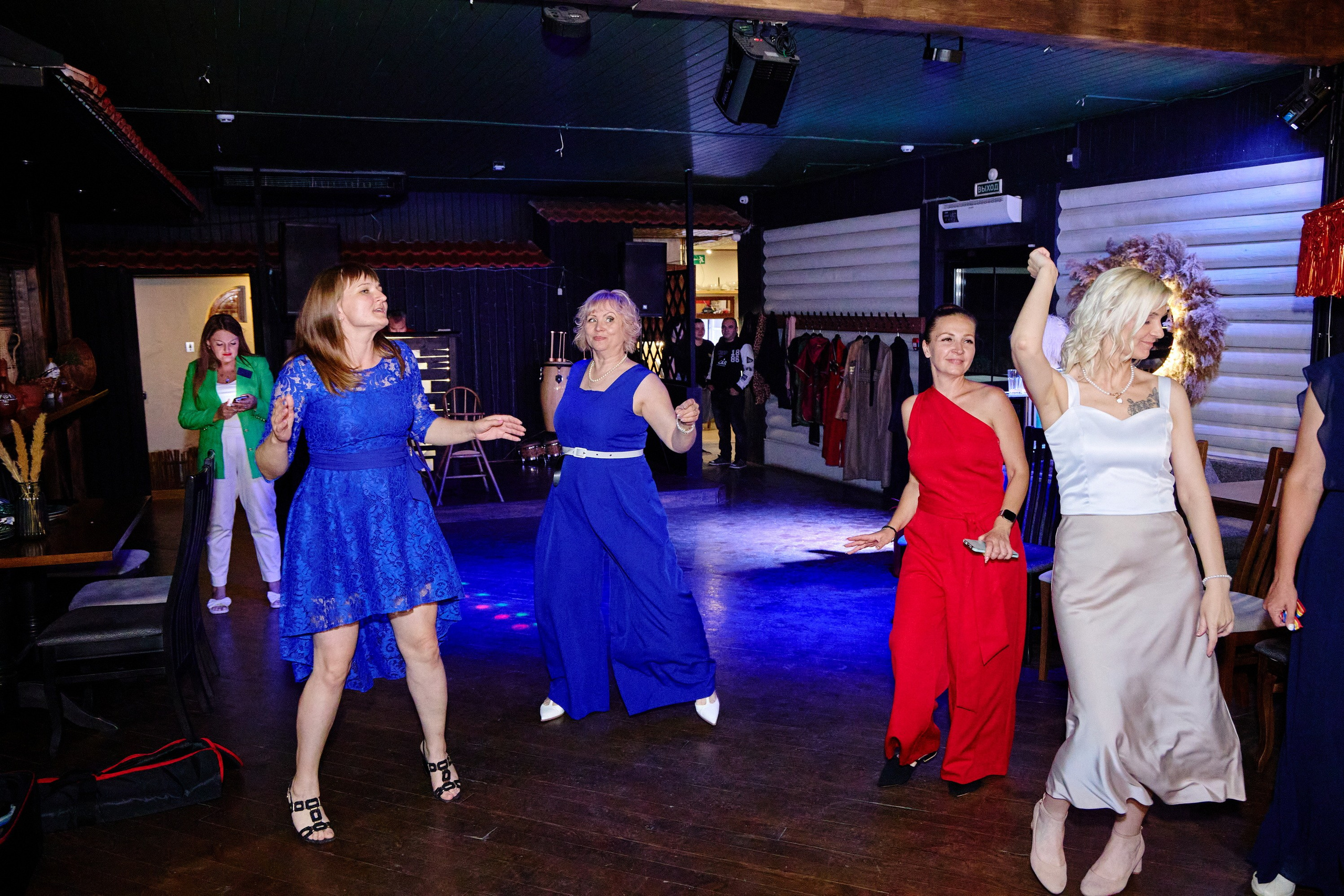 Выпускной 35 Сош. Фотограф Выпускные альбомы Таганрог Сергей Коробченко