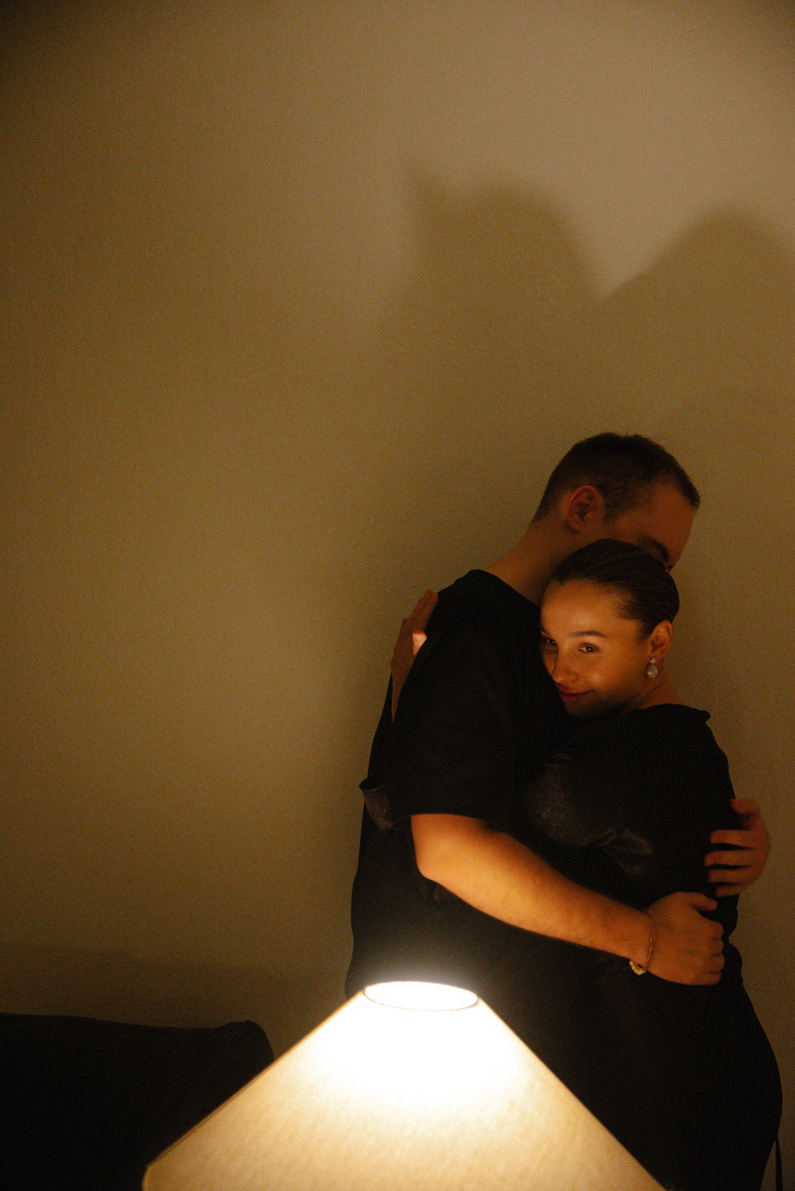 Обнимая. Свадебный, женский фотограф в Москве, Мытищах, Королёве Ксения Узилле