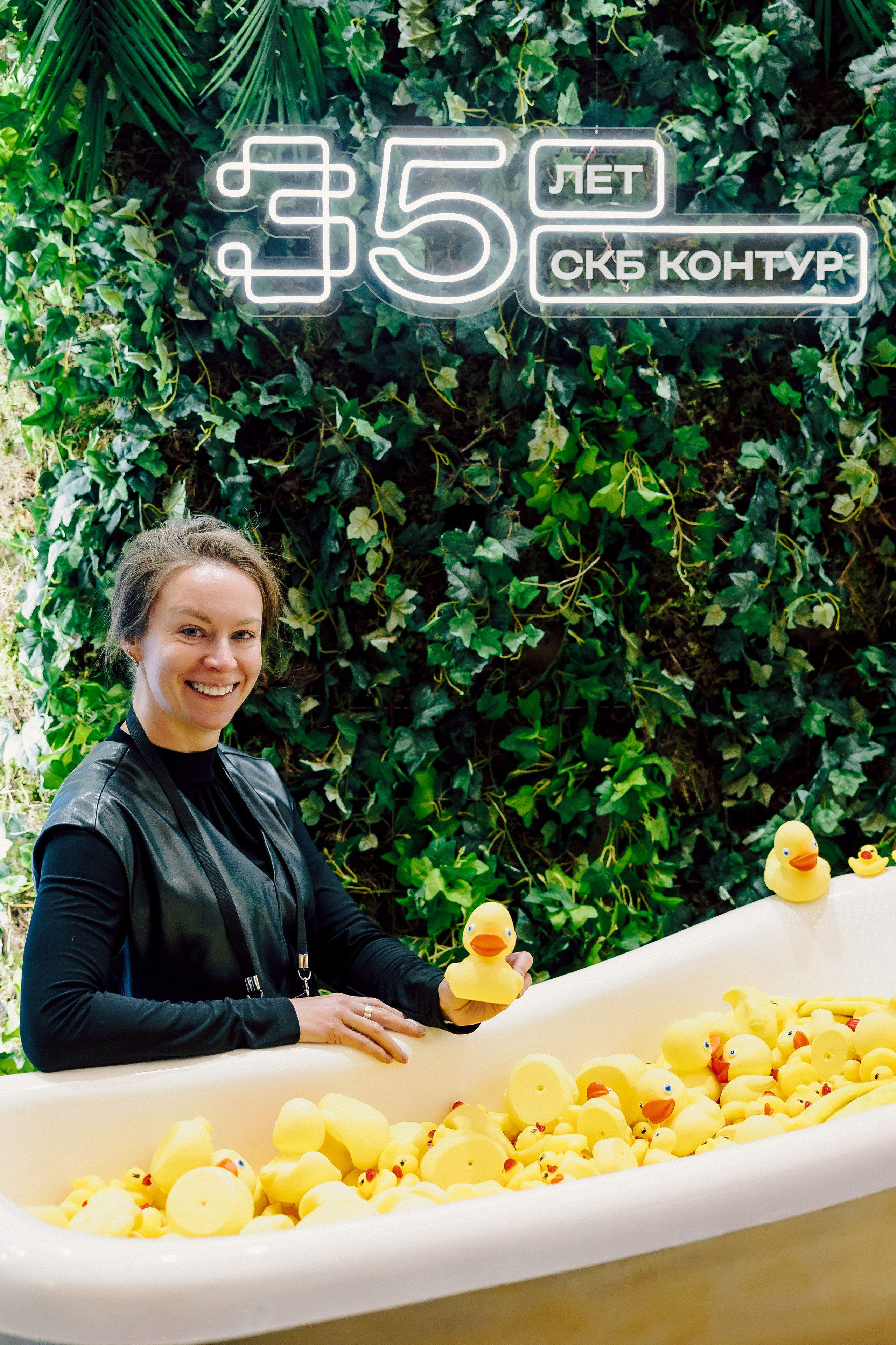 СКБ Контур — Форум будущего — Стенд. Лёшка Варзегов — фотограф