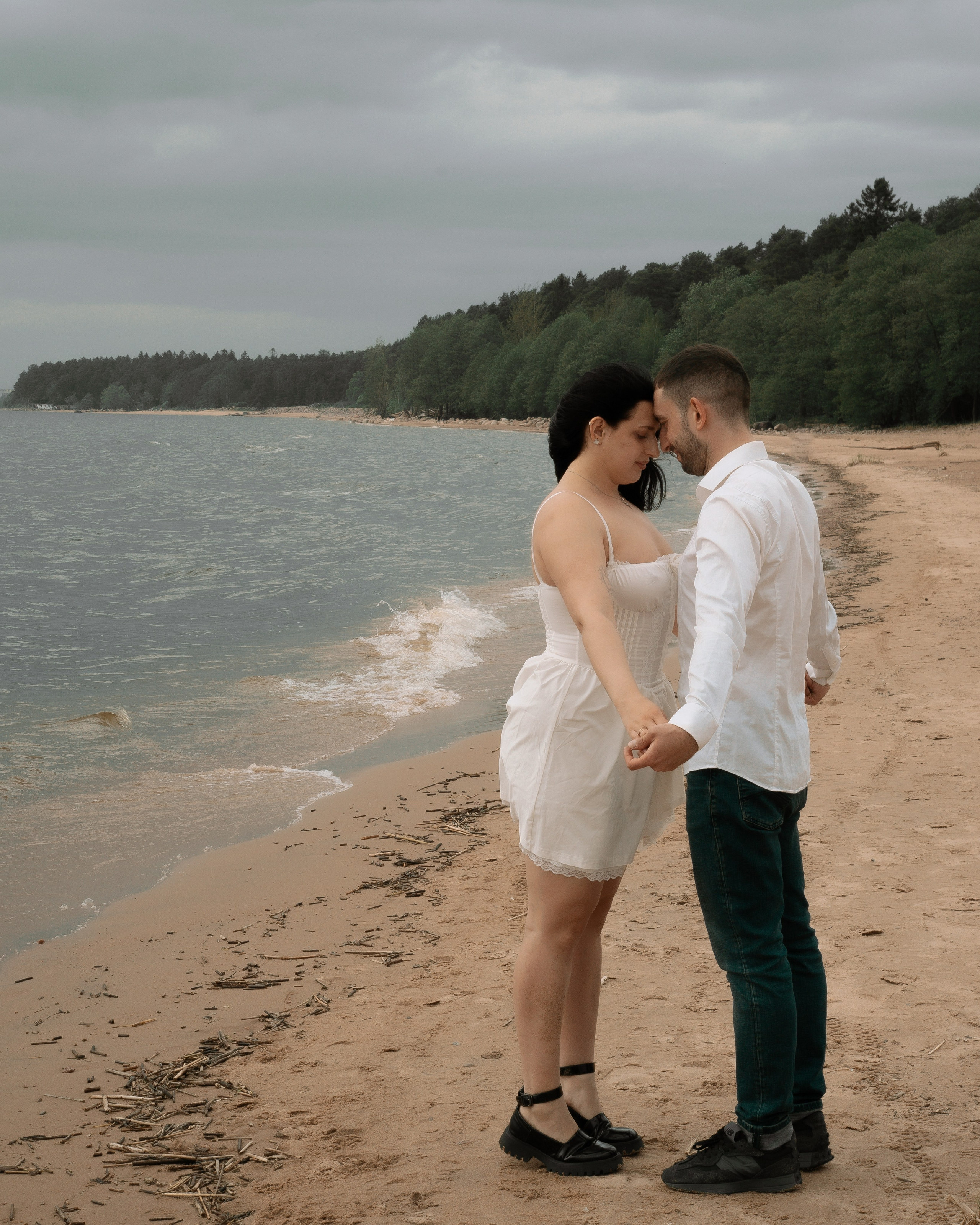 Свадебная прогулка с собакой. Свадебный фотограф в Санкт-Петербурге Миша Репина