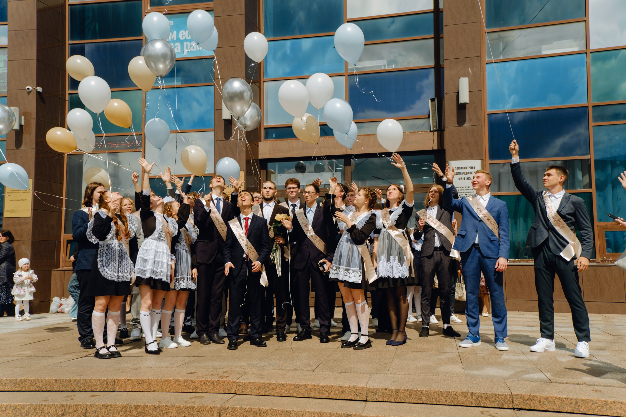 Последний звонок 11 класс. Фотограф Софья Володкина