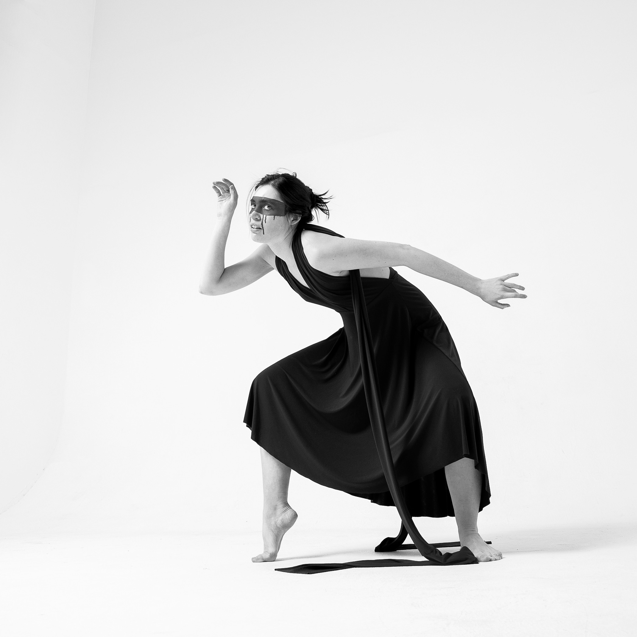 RED MASK. Anastasiia Antoniuk portrait, family and couple photographer, Portugal