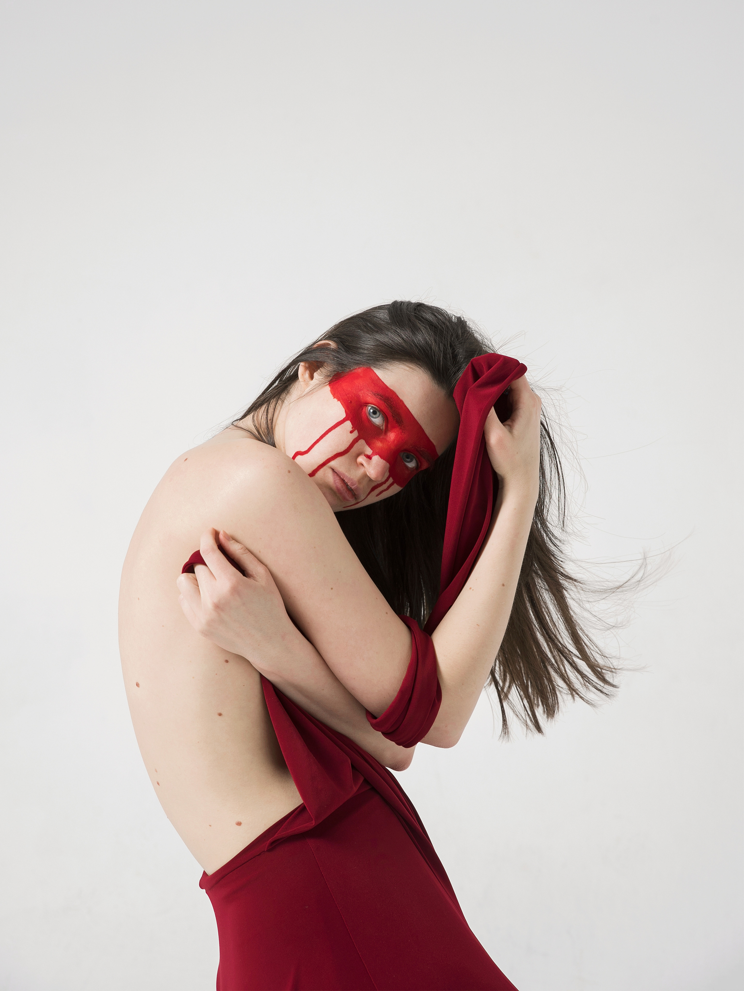 RED MASK. Anastasiia Antoniuk portrait, family and couple photographer, Portugal