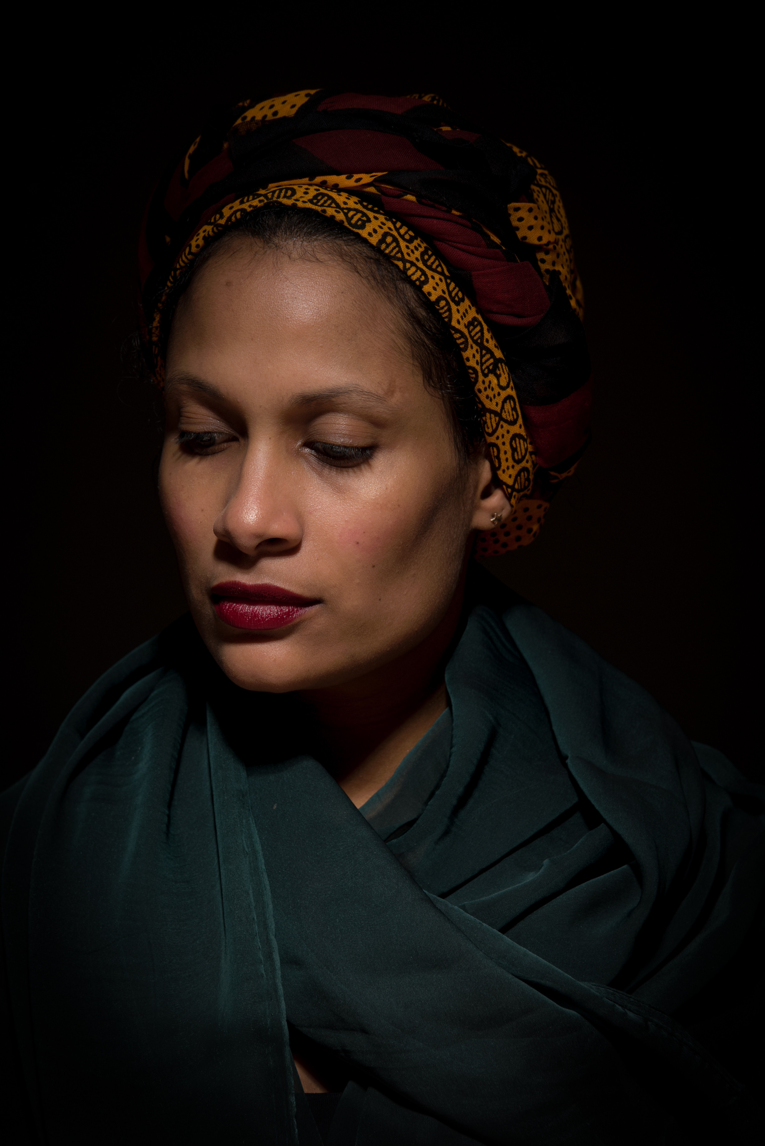 Portraits in studio. Anastasiia Antoniuk portrait, family and couple photographer, Portugal