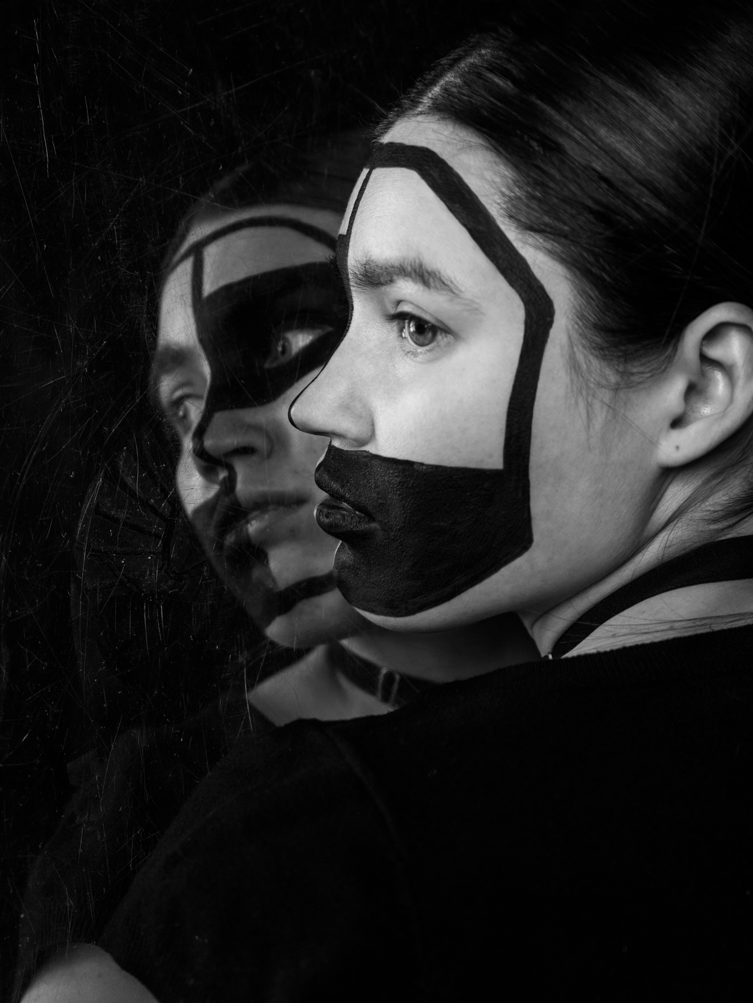 BLACK MASK. Anastasiia Antoniuk portrait, family and couple photographer, Portugal