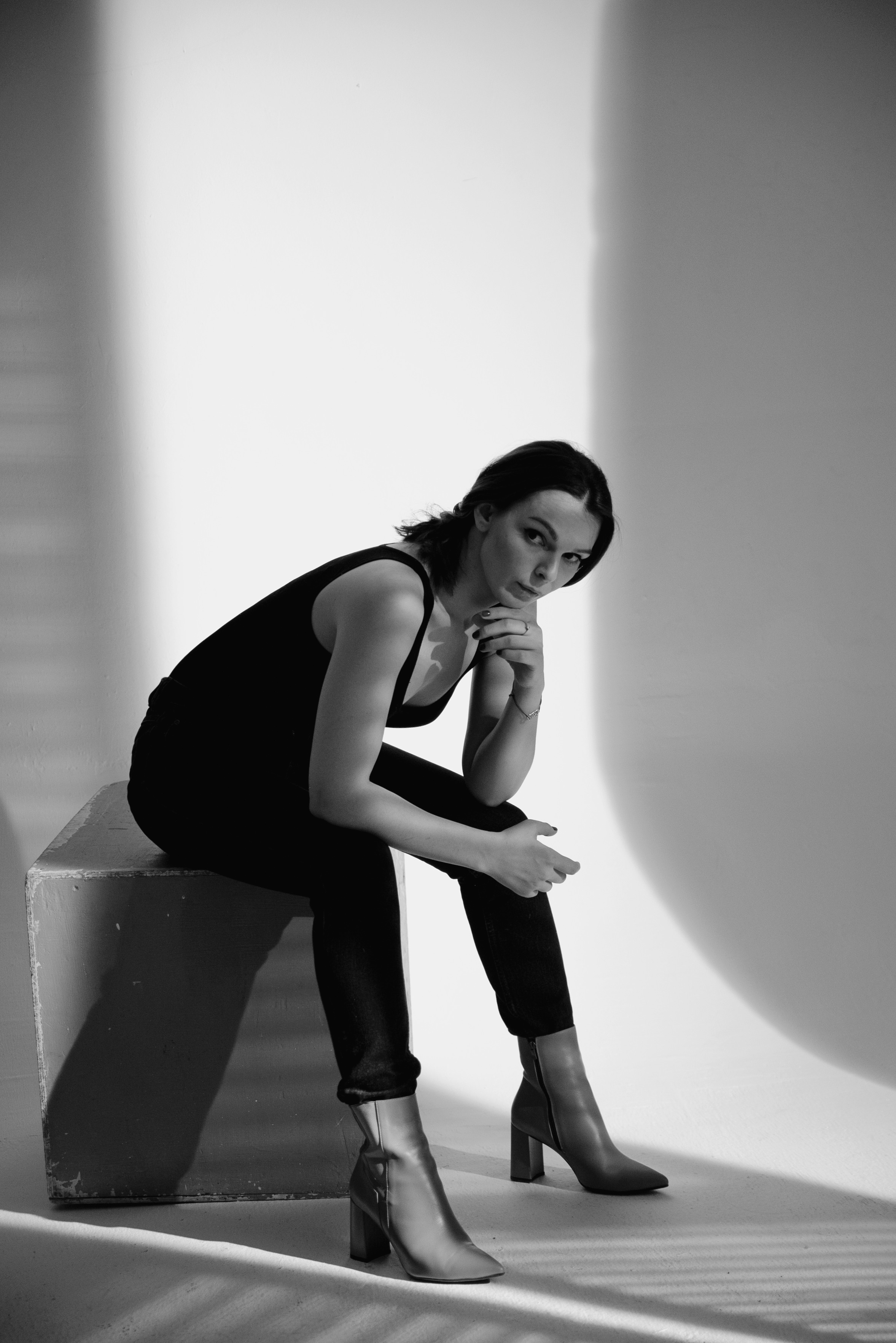 Portraits in studio. Anastasiia Antoniuk portrait, family and couple photographer, Portugal