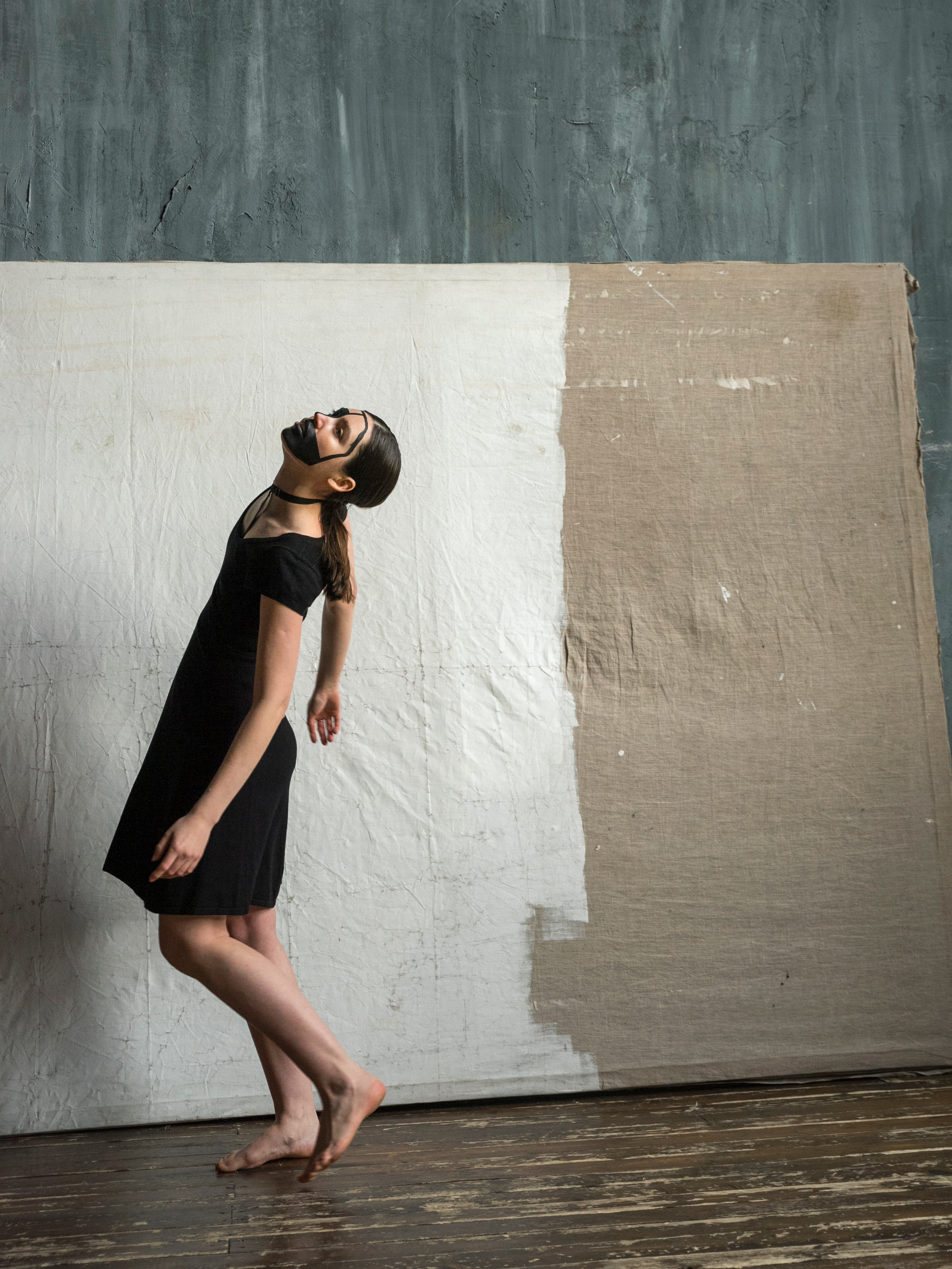 BLACK MASK. Anastasiia Antoniuk portrait, family and couple photographer, Portugal