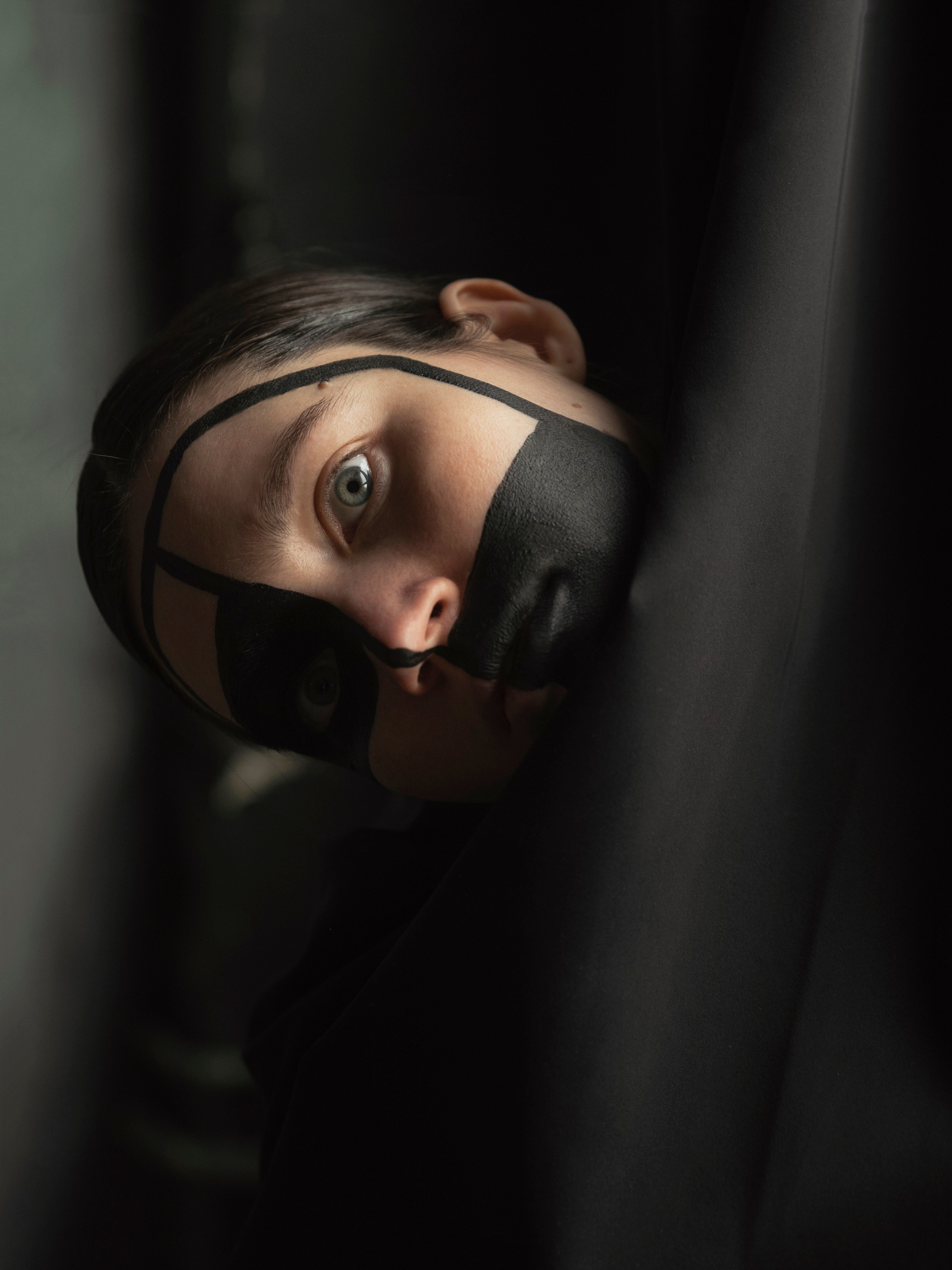 BLACK MASK. Anastasiia Antoniuk portrait, family and couple photographer, Portugal