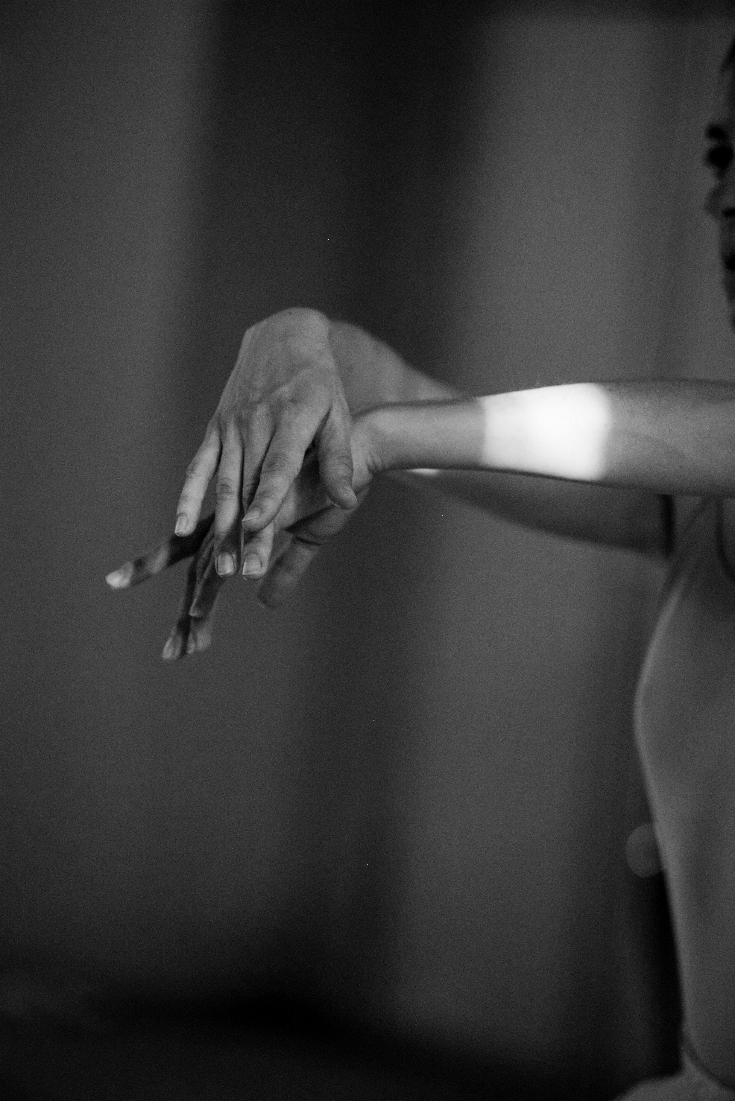 Portraits in studio. Anastasiia Antoniuk portrait, family and couple photographer, Portugal