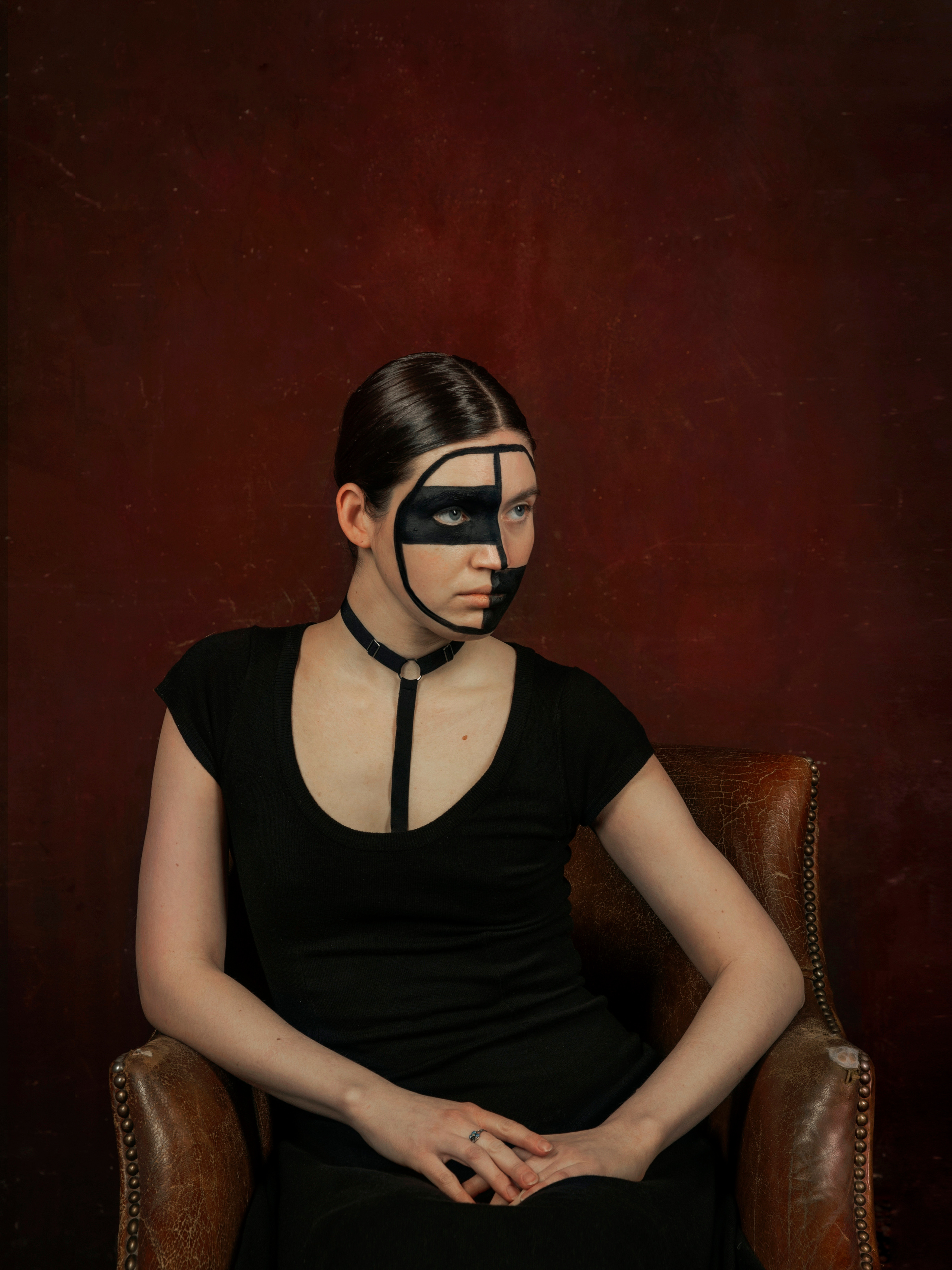 BLACK MASK. Anastasiia Antoniuk portrait, family and couple photographer, Portugal