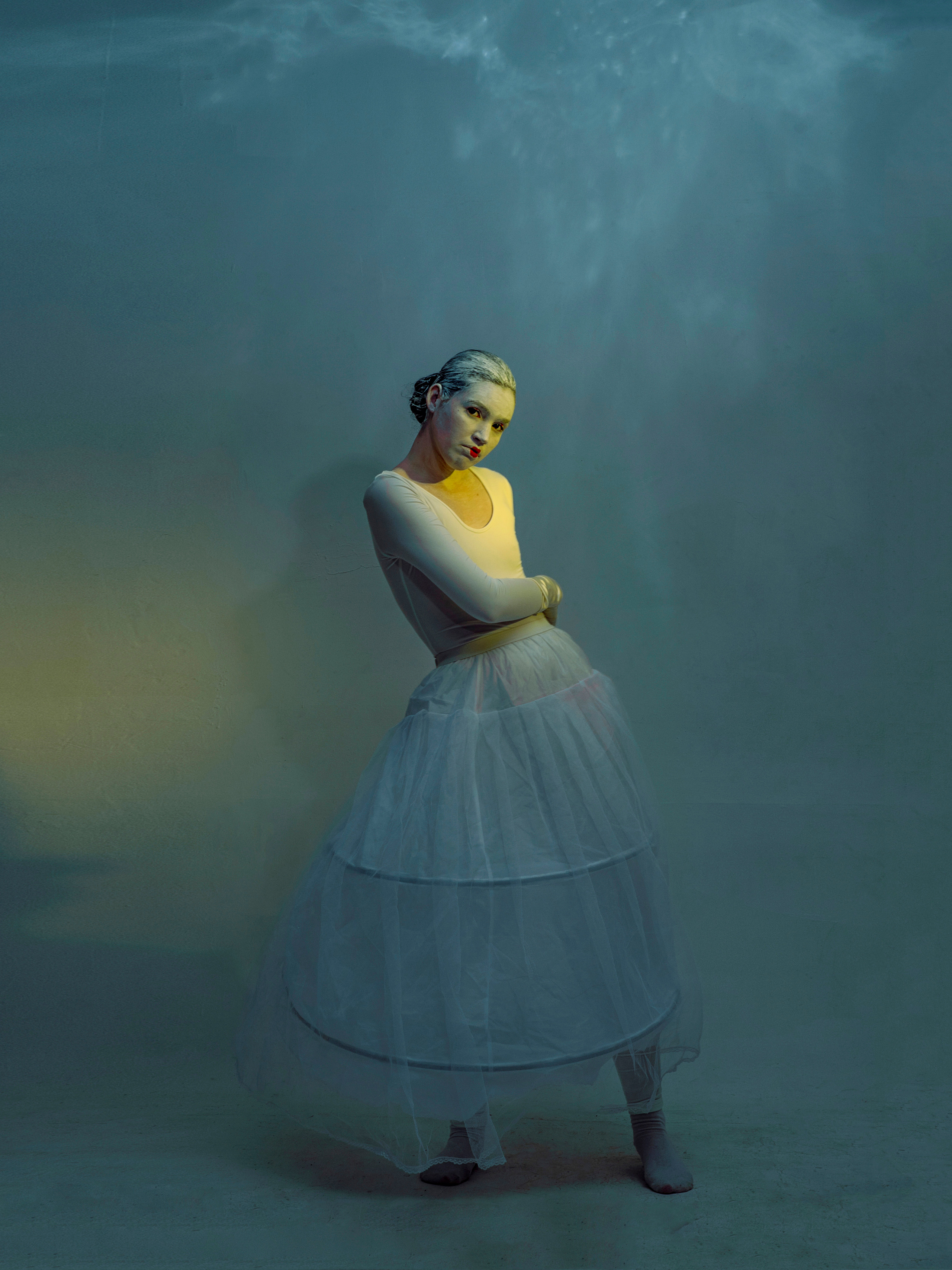 WHITE MASK. Anastasiia Antoniuk portrait, family and couple photographer, Portugal