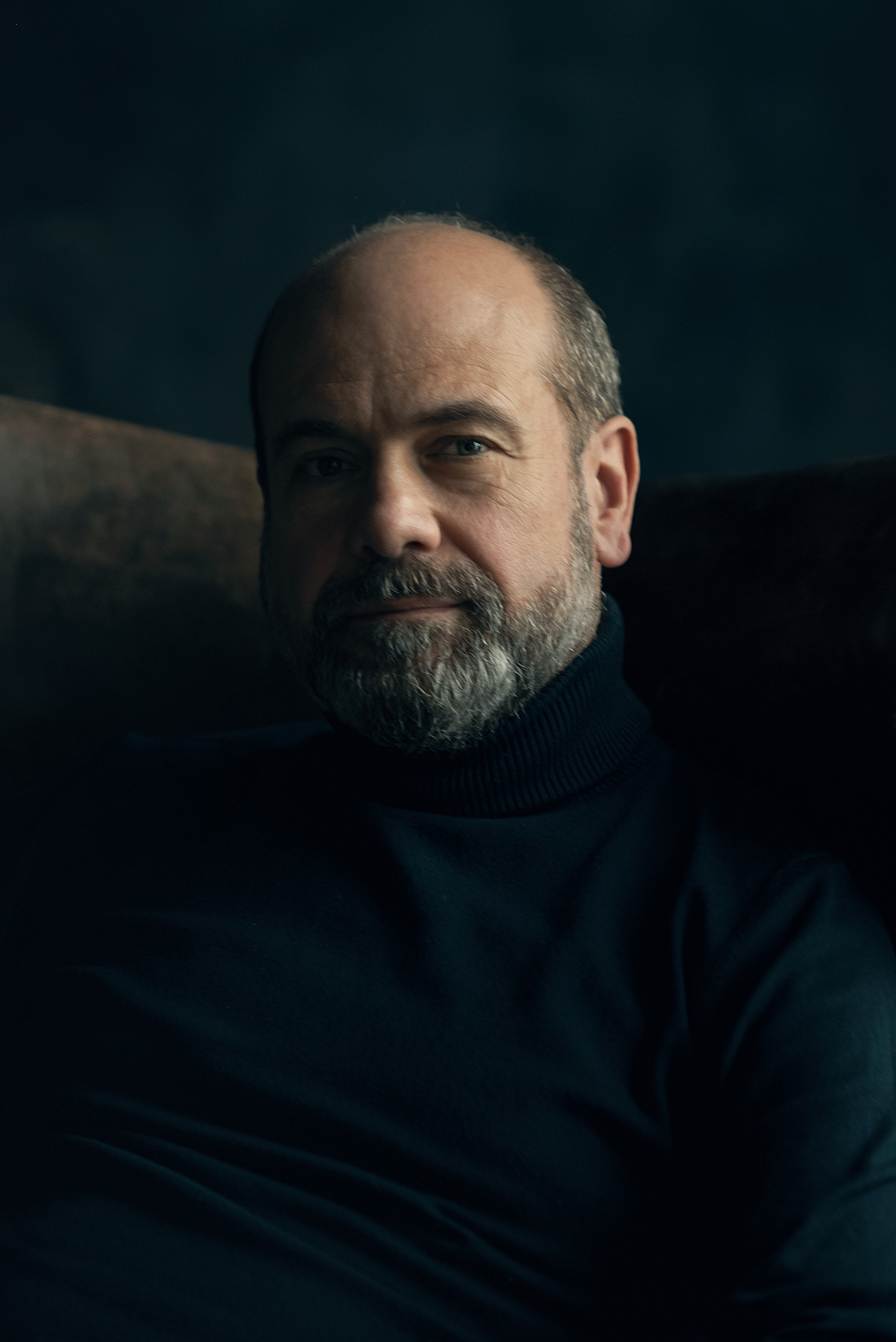 Portraits in studio. Anastasiia Antoniuk portrait, family and couple photographer, Portugal