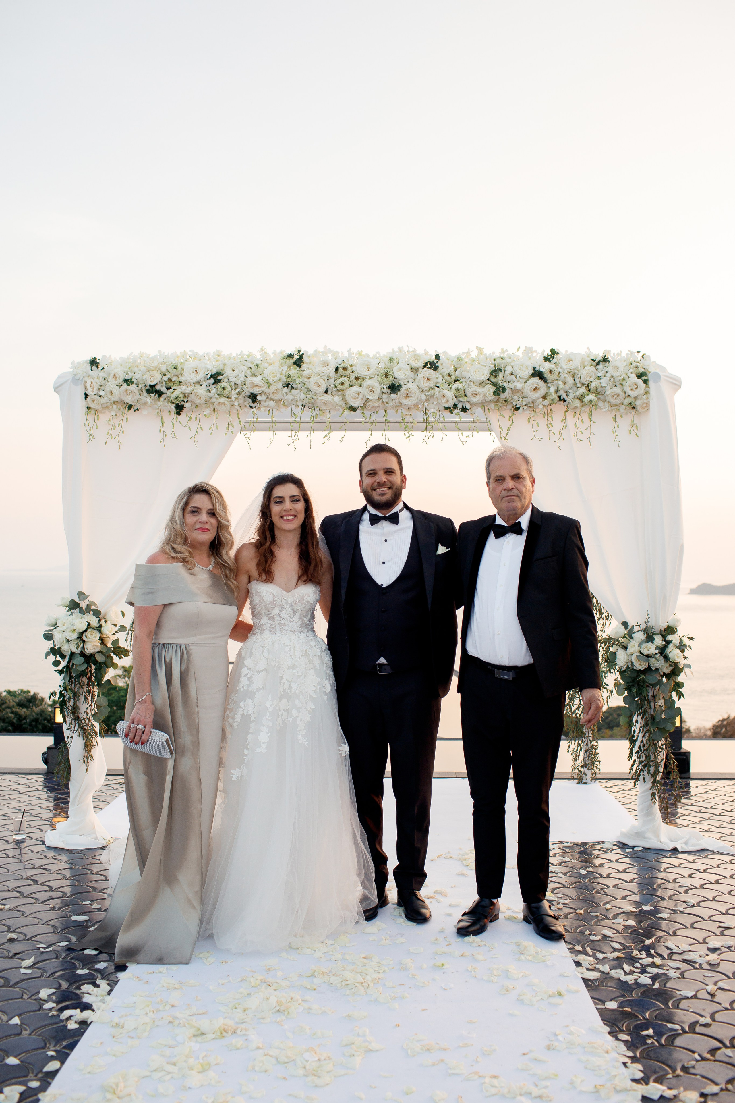 Свадьба с гостями на Пхукете. Фотограф на Пхукете в Таиланде