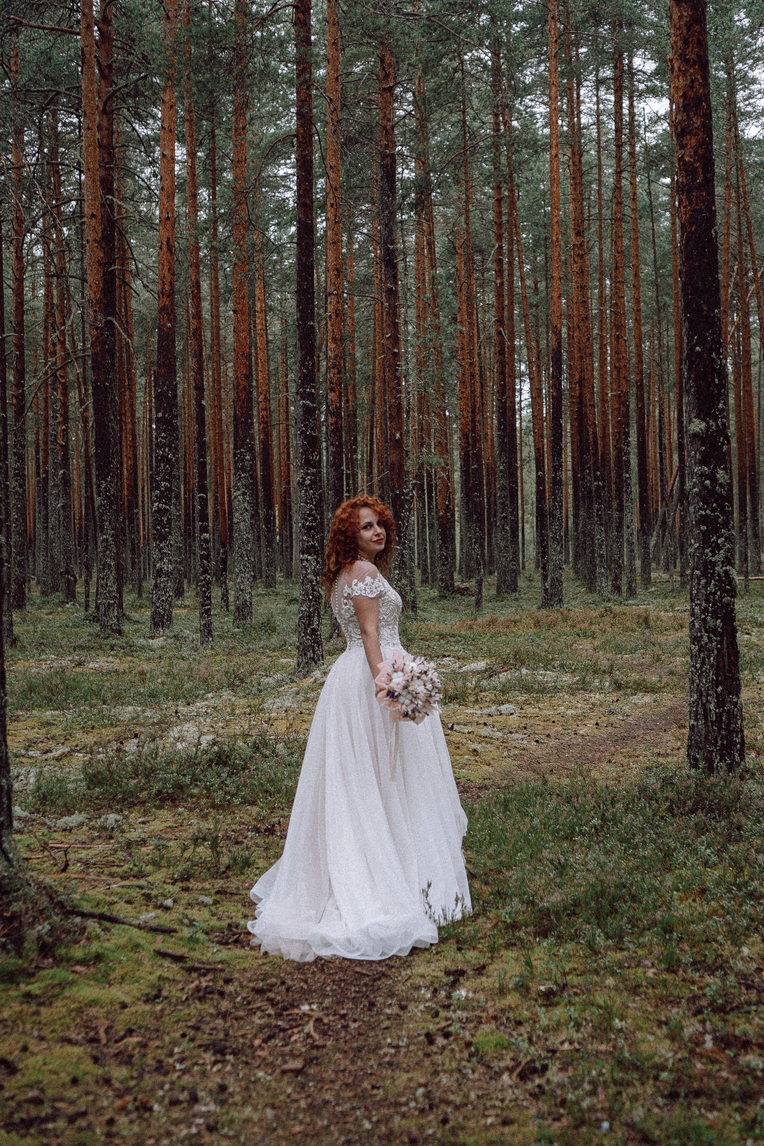 СВАДЕБНАЯ ФОТОСЕССИИЯ ПАРЫ В ГОРОДЕ ПРИОЗЕРСК В СОСНОВОМ ЛЕСУ И С ПИКАПОМ. Профессиональный фотограф, Санкт-Петербург — Виктория Богомолова