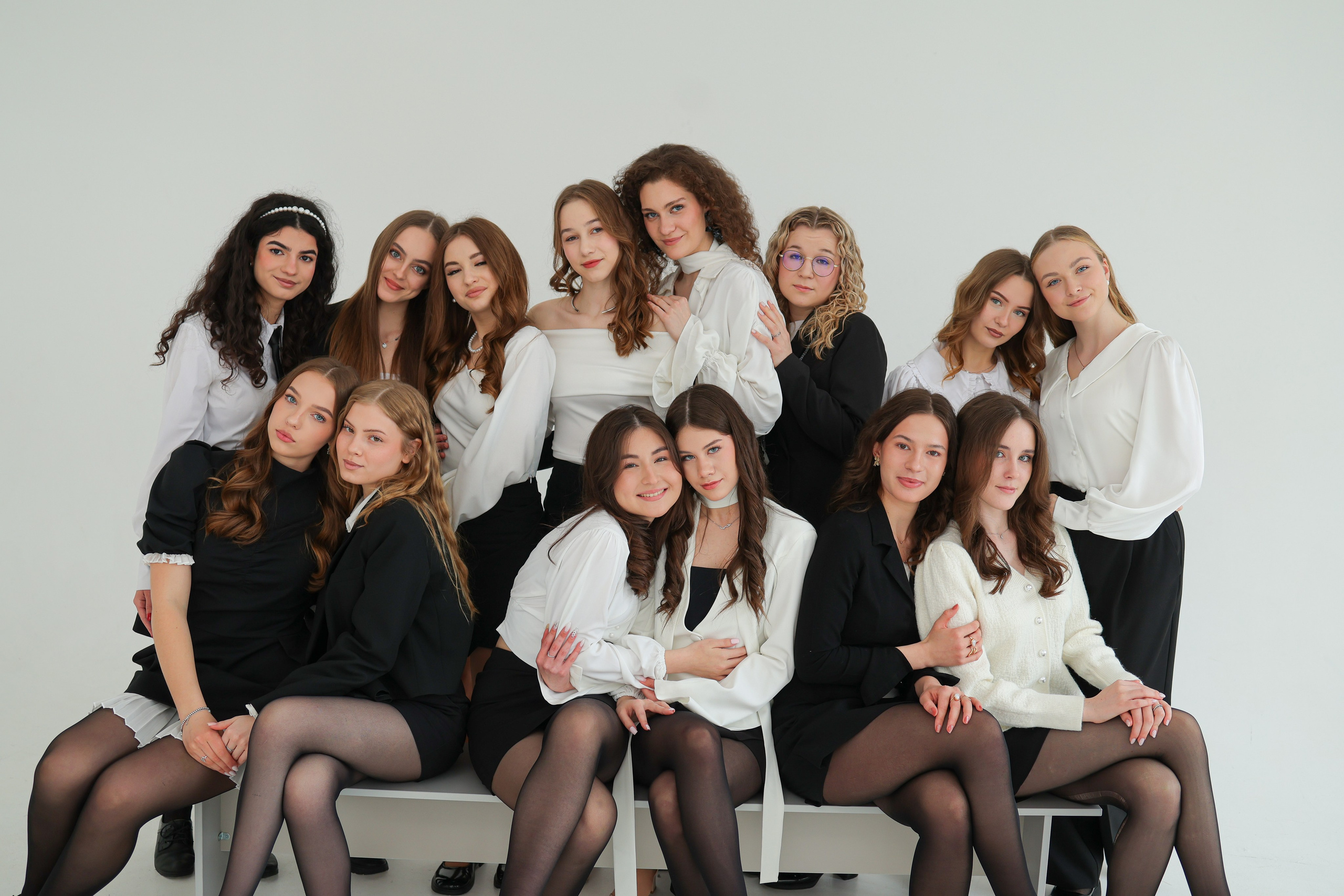 Циклорама 11 класс. Семейный фотограф Тюмень, фотограф на роды Салмина Мария