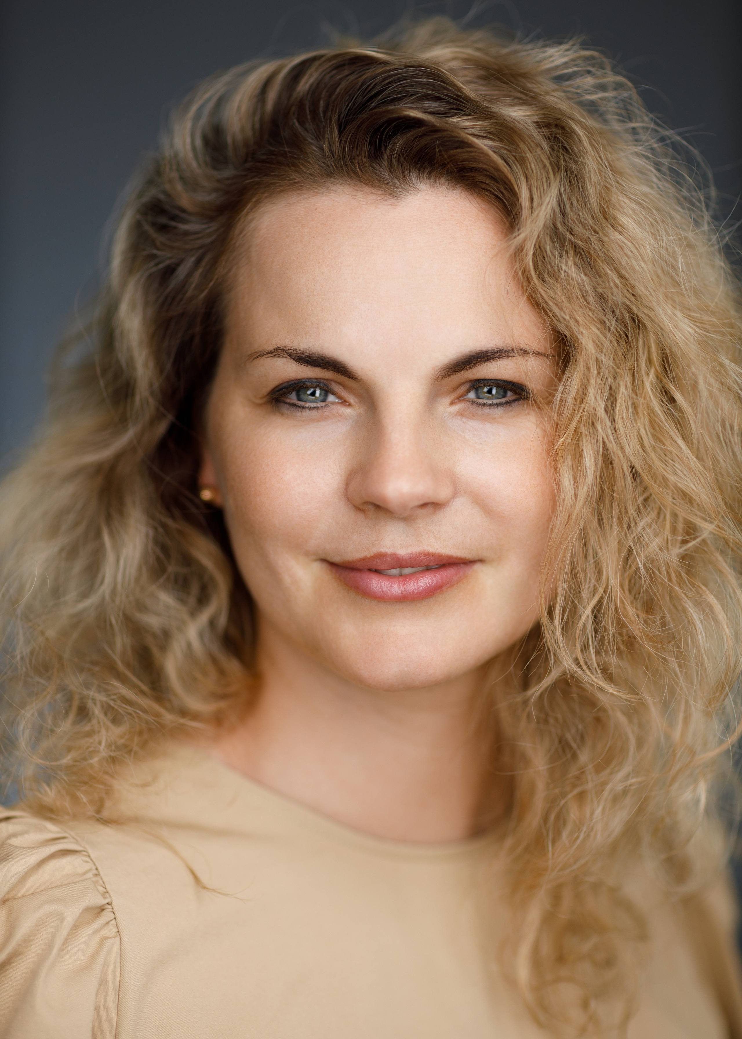 A portrait session for a family. Headshot & portrait photographer Alexei Shendrick