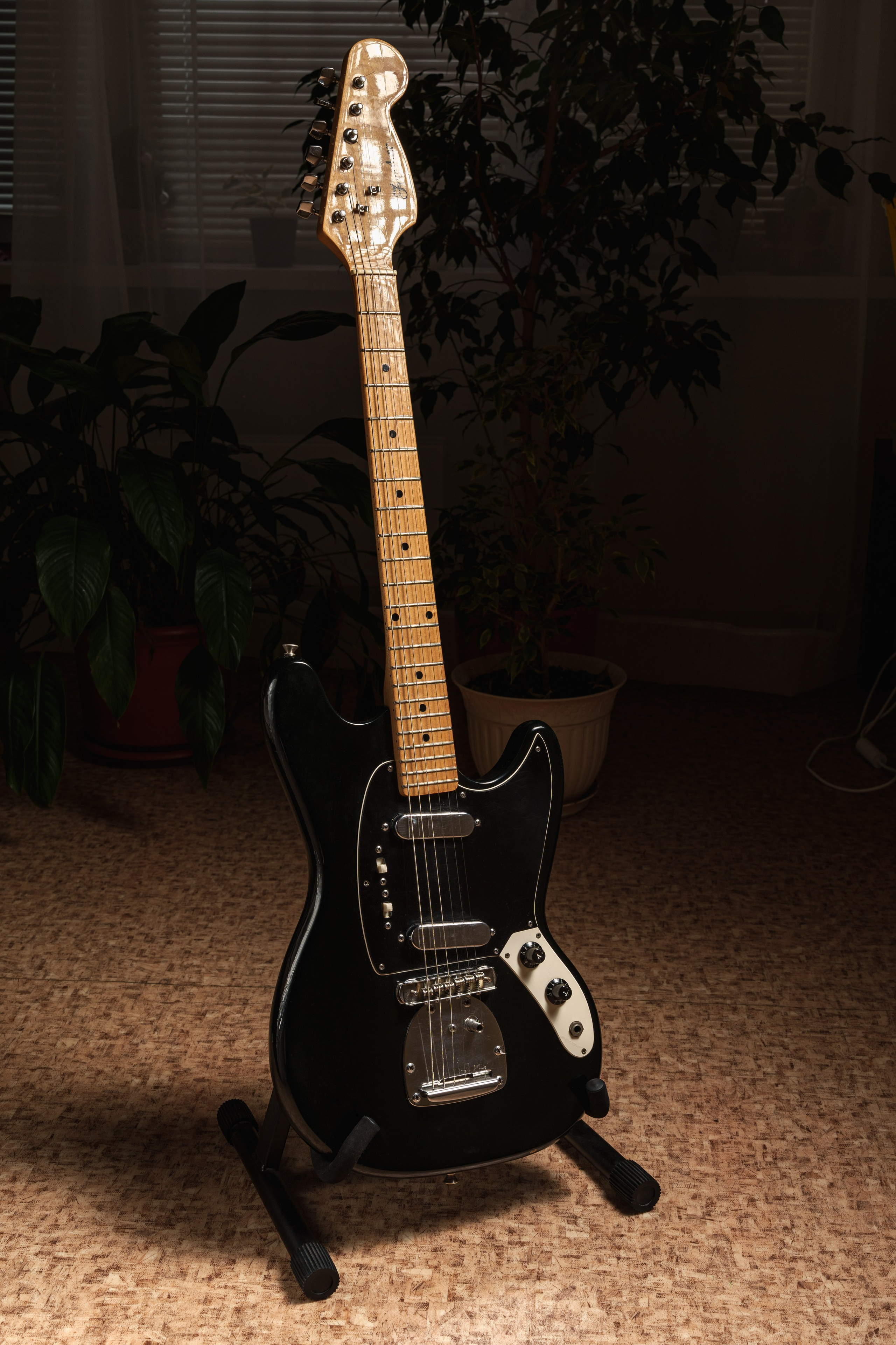 Фотосъемка электрогитар для продажи. Интерьерный фотограф и ретушер в Красноярске Денис Антропов