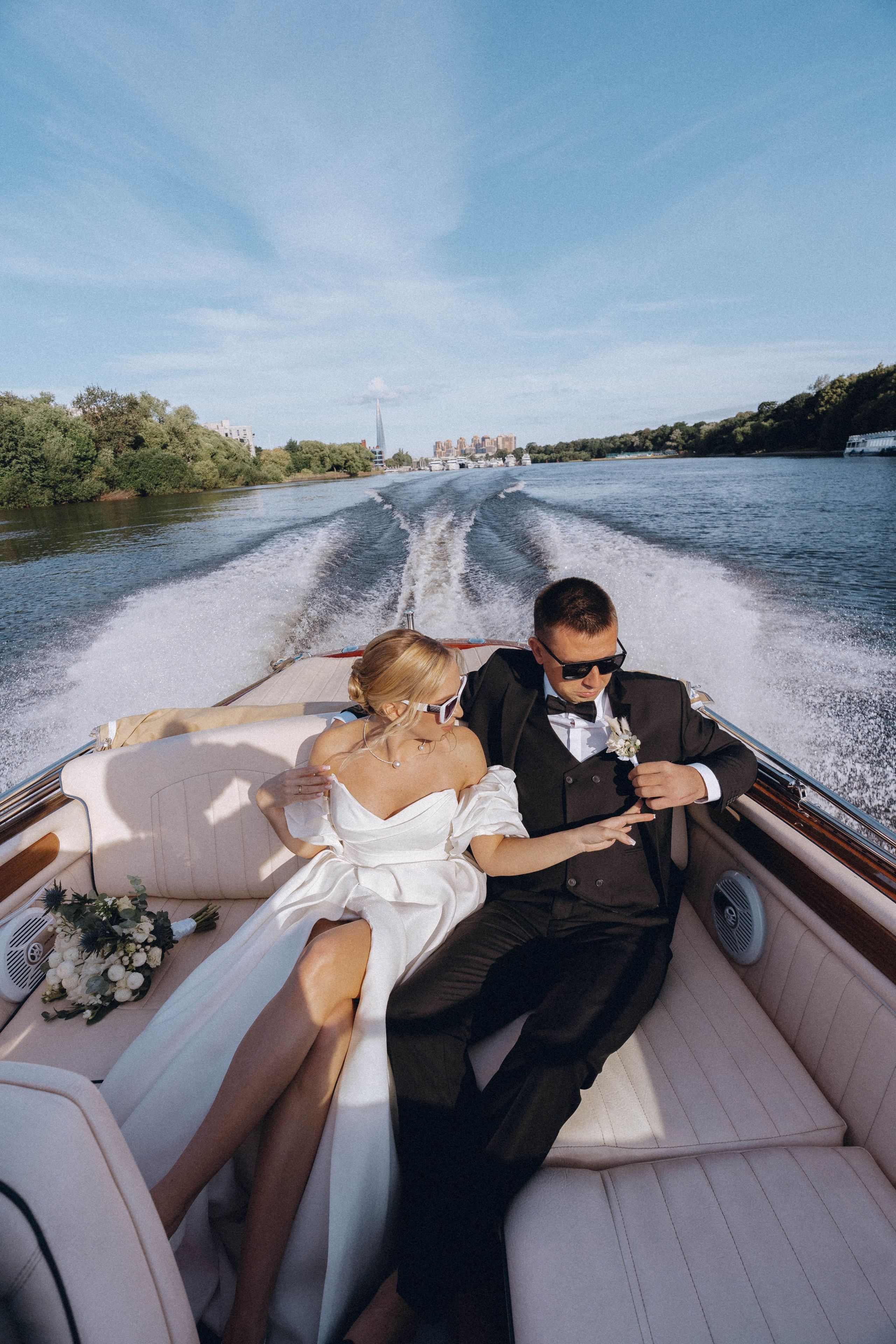 СВАДЕНБНАЯ СЬЕМКА НА КАТЕРЕ ПО КАНАЛАМ САНКТ-ПЕТЕРБУРГА И В АКВАТОРИИ НЕВЫ. Профессиональный фотограф, Санкт-Петербург — Виктория Богомолова