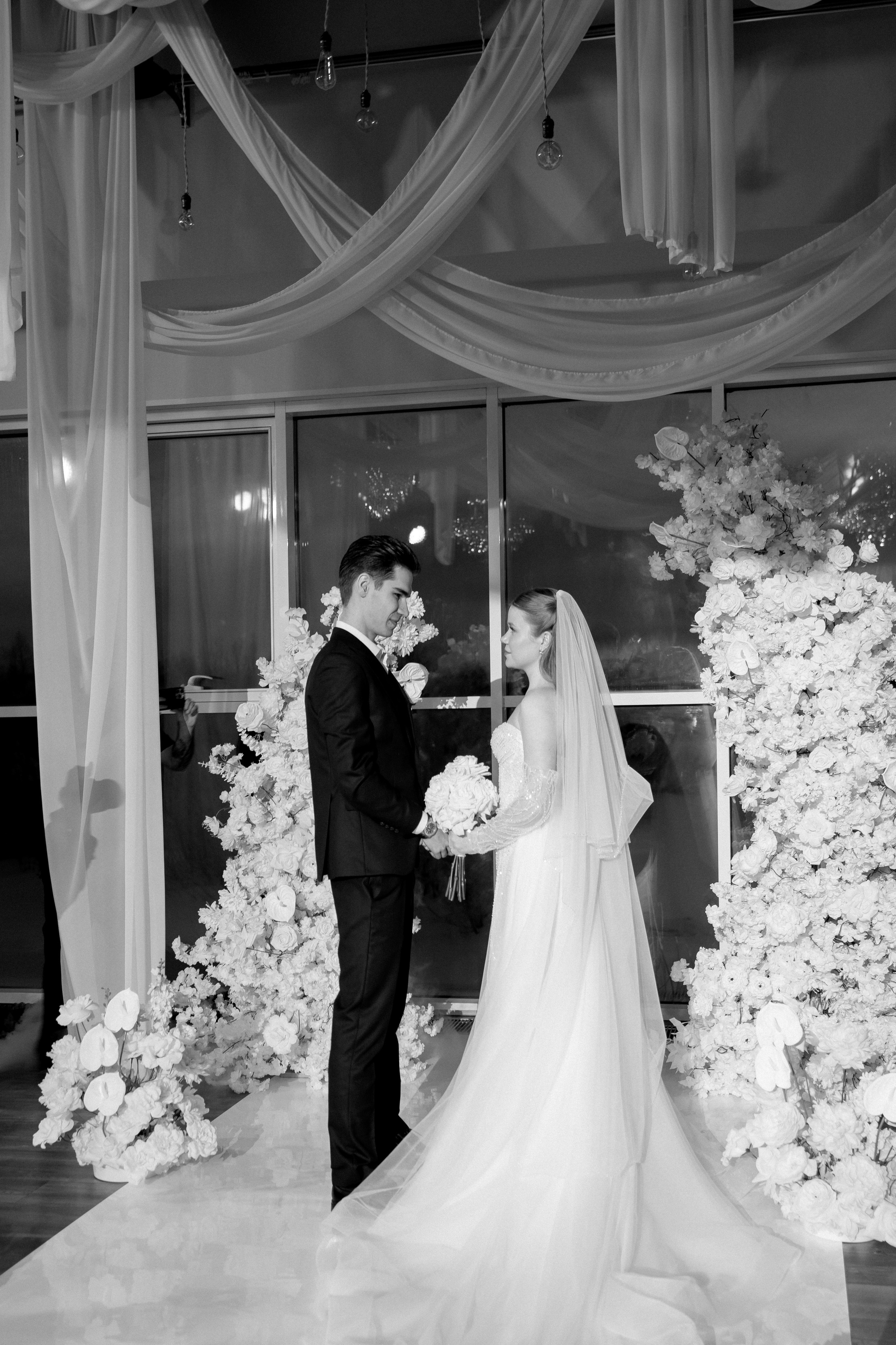 СВАДЕБНАЯ СЬЕМКА СБОРОВ В ОТЕЛЕ И ВЫЕЗД НА ЦЕРЕМОНИЮ (СНЯТО В СИБИРЕ В НИЖНЕВАРТОВСКЕ). Профессиональный фотограф, Санкт-Петербург — Виктория Богомолова