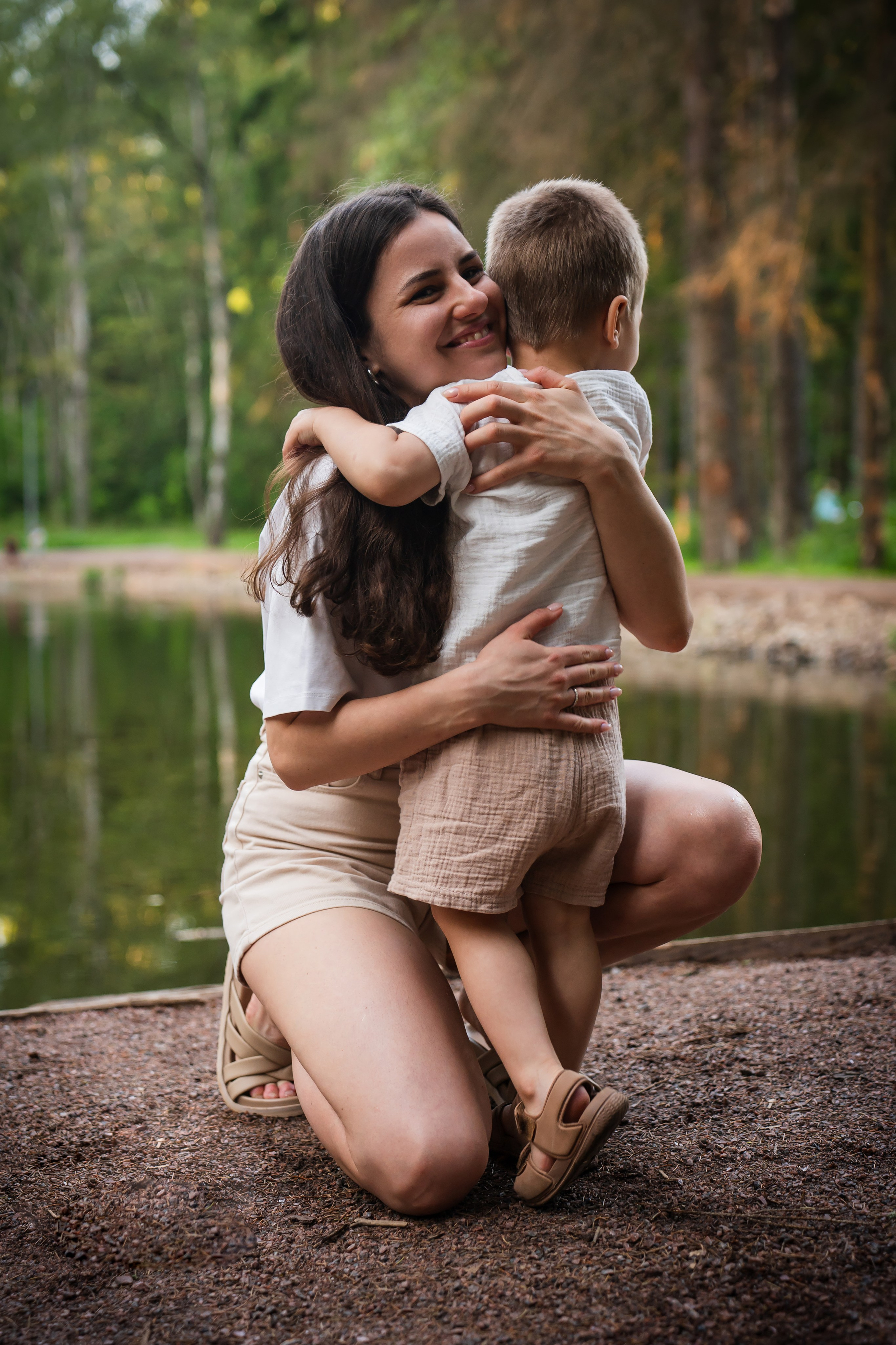 объятия мамы и сына