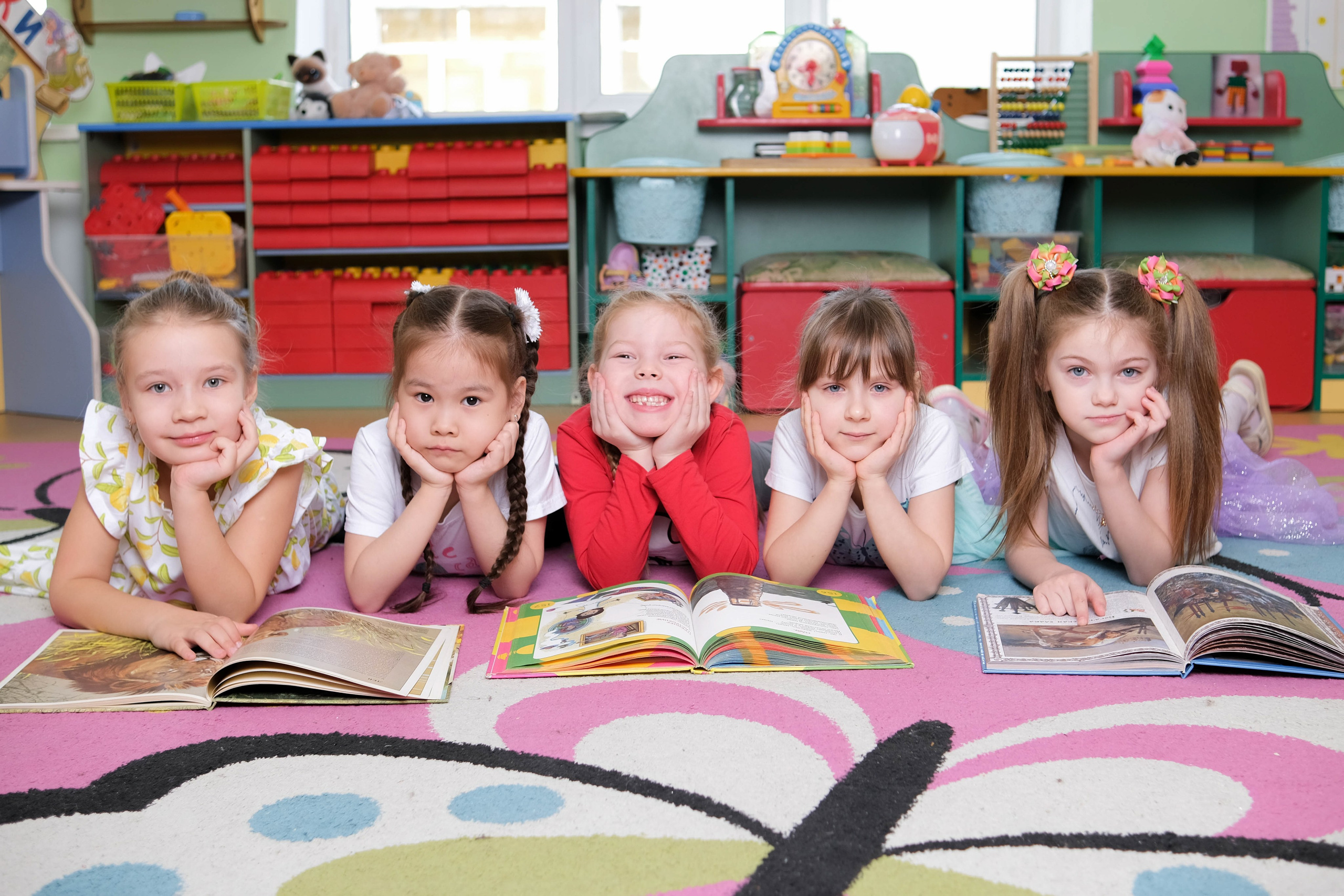 Групповые и общие фотографии. Оживающие выпускные альбомы в Москве и Московской области