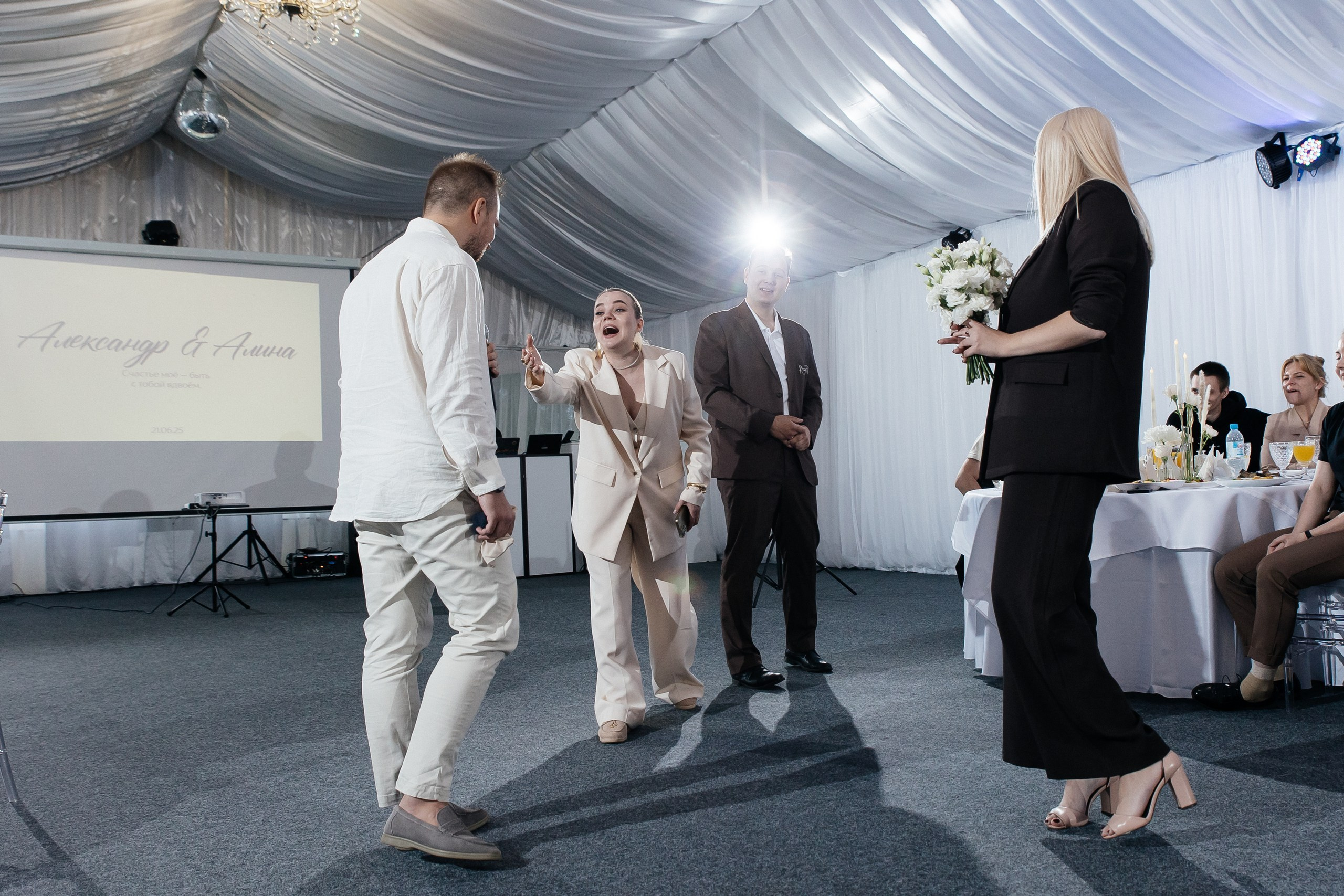 А | А. Любовь, танцы и котики 🐾. Свадебный фотограф Настя Шелл г. Череповец