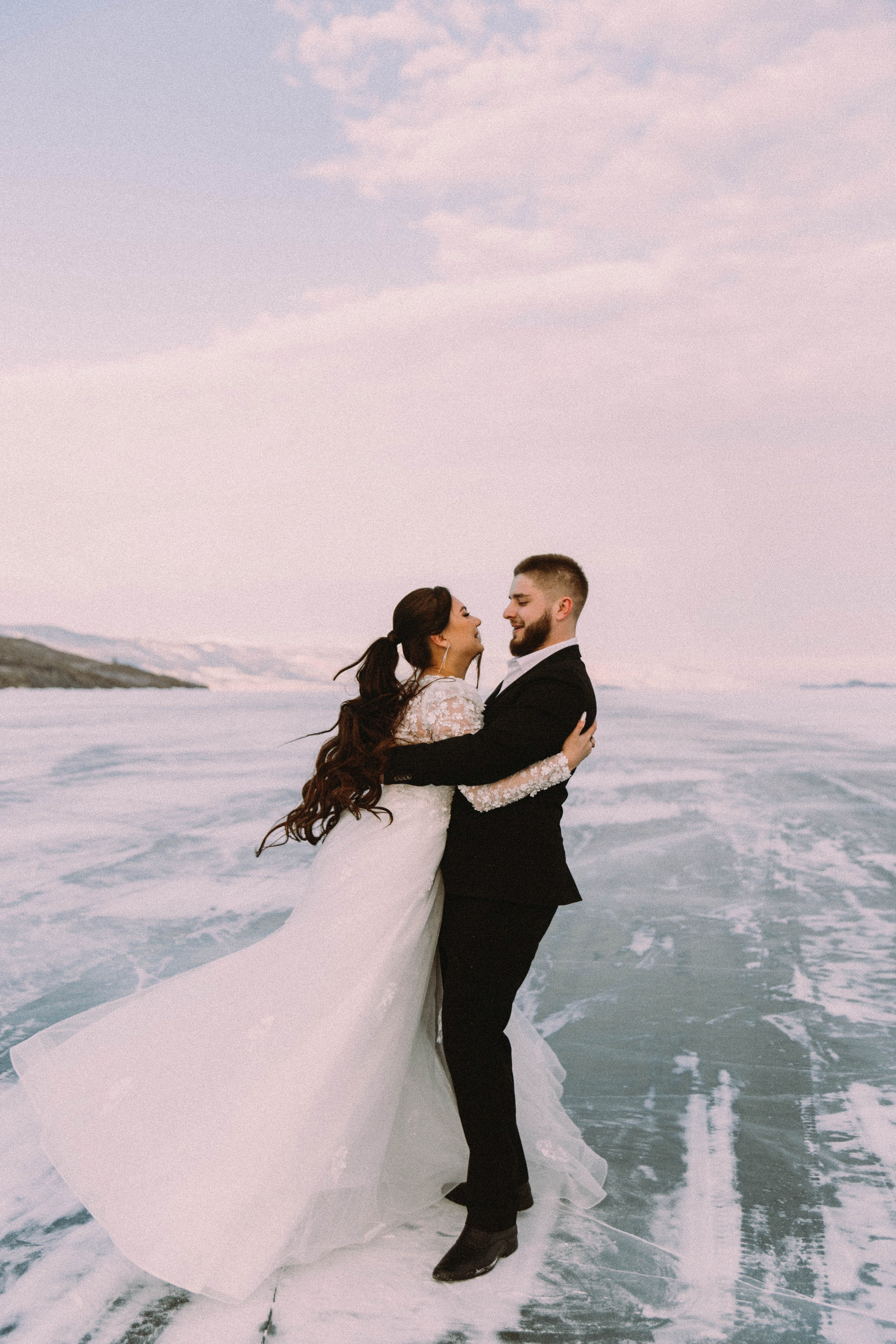 Свадебная зимняя съемка на Байкале. Главная