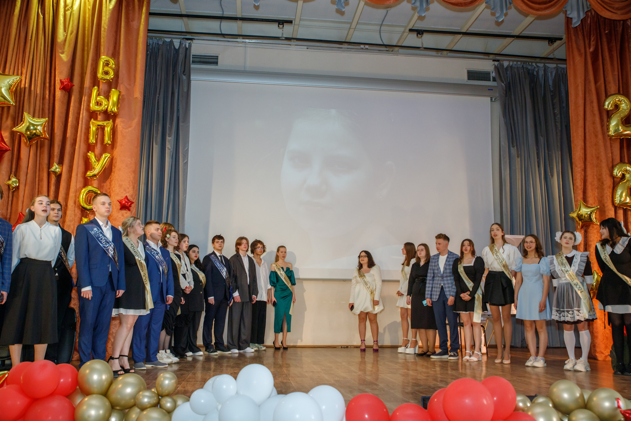 Репортажная съемка с Последнего звонка в школе в Москве. Семейный и школьный фотограф в Москве Анна Ткач