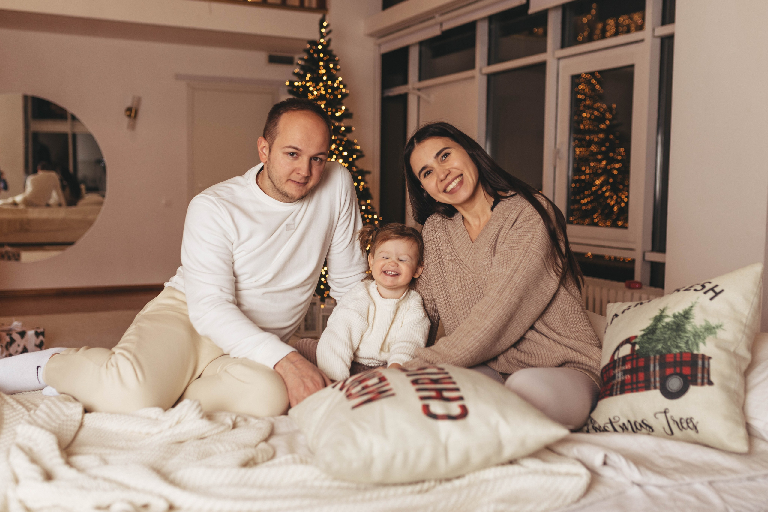 Аврора, Ира, Женя. Главная