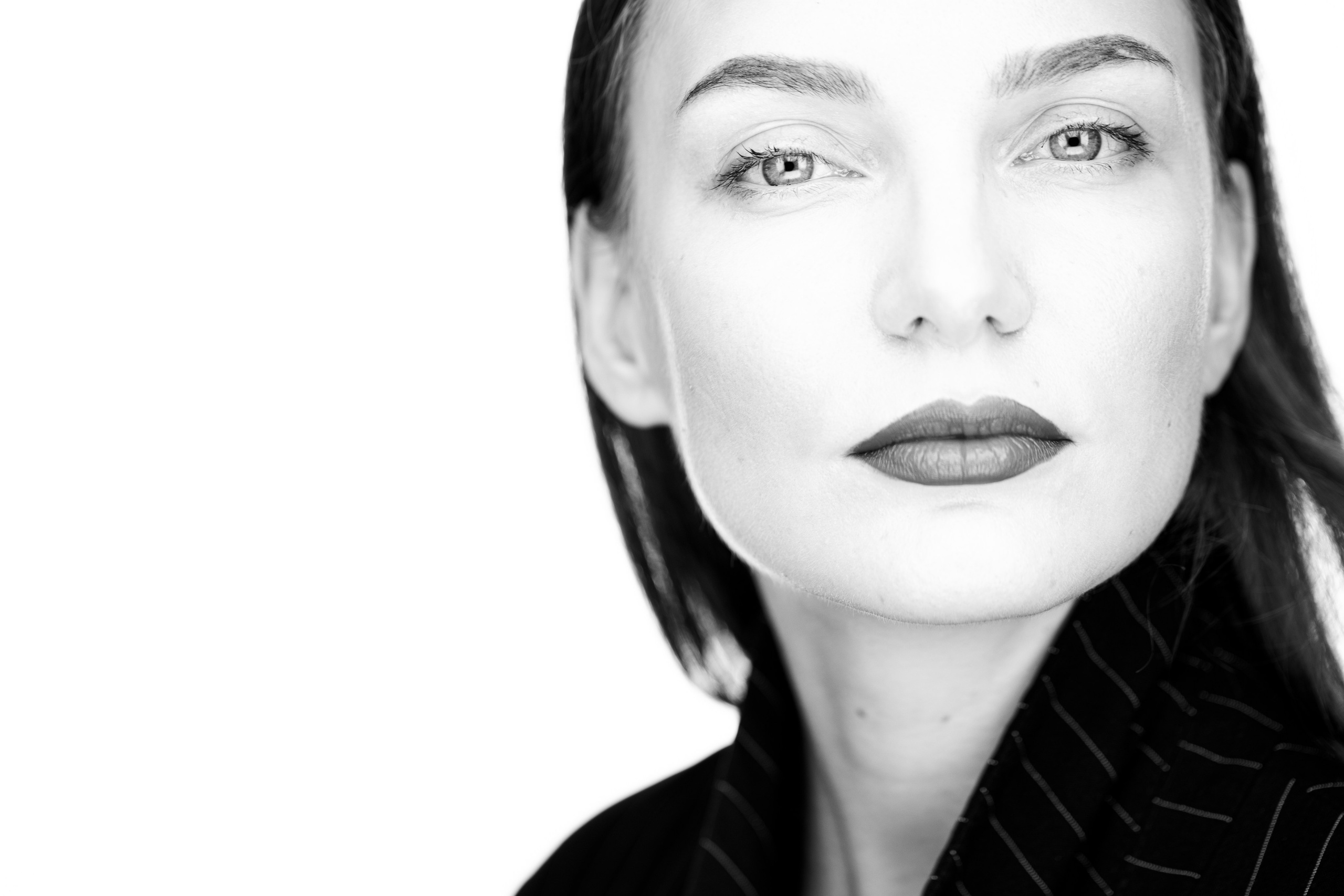 Чёрно-белый портрет. Бизнес-портрет | Хедшот-фотограф | Студия делового портрета в Москве