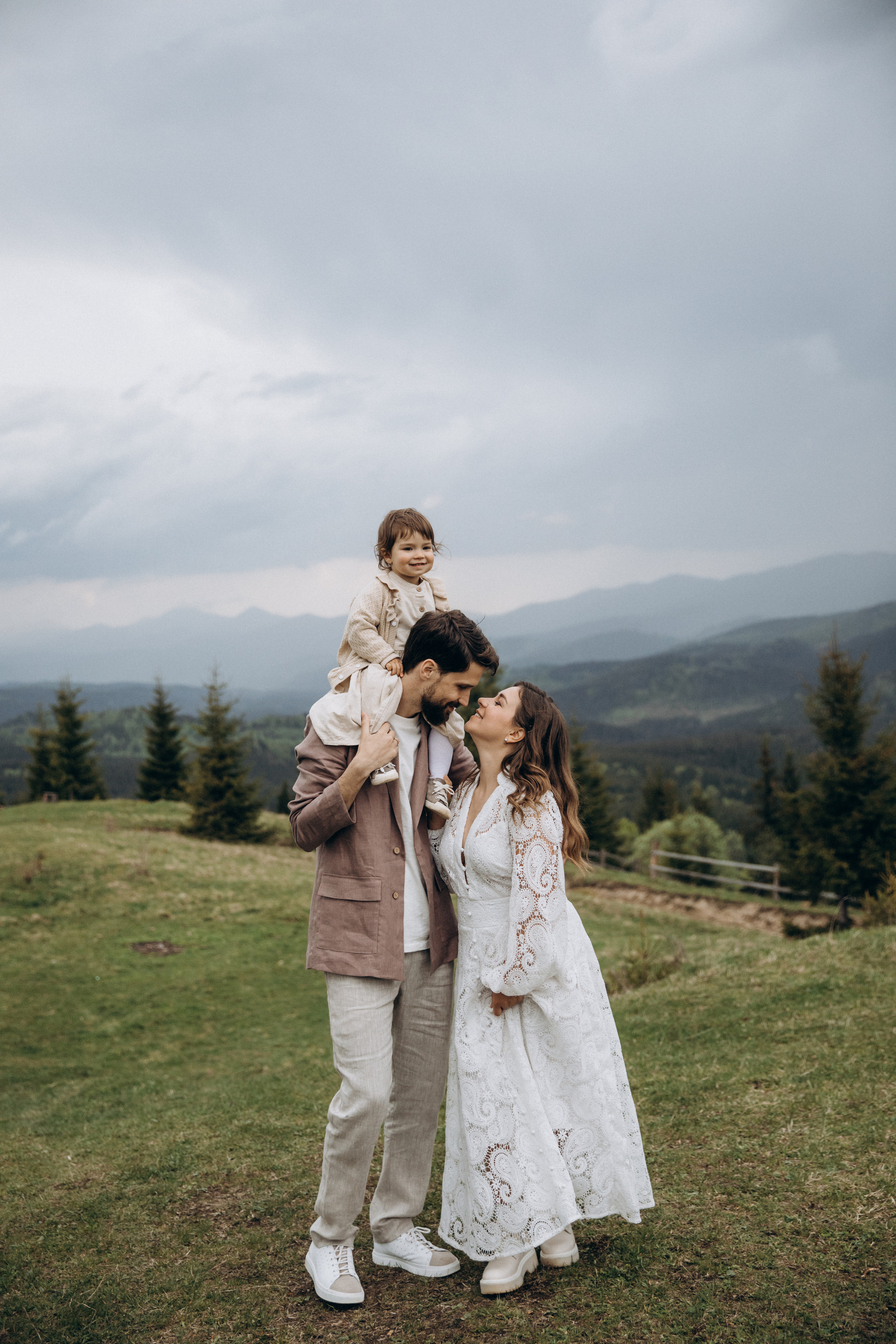 Карпаты. Никита, Флора и Аня. Семейный фотограф Оля Гладченко