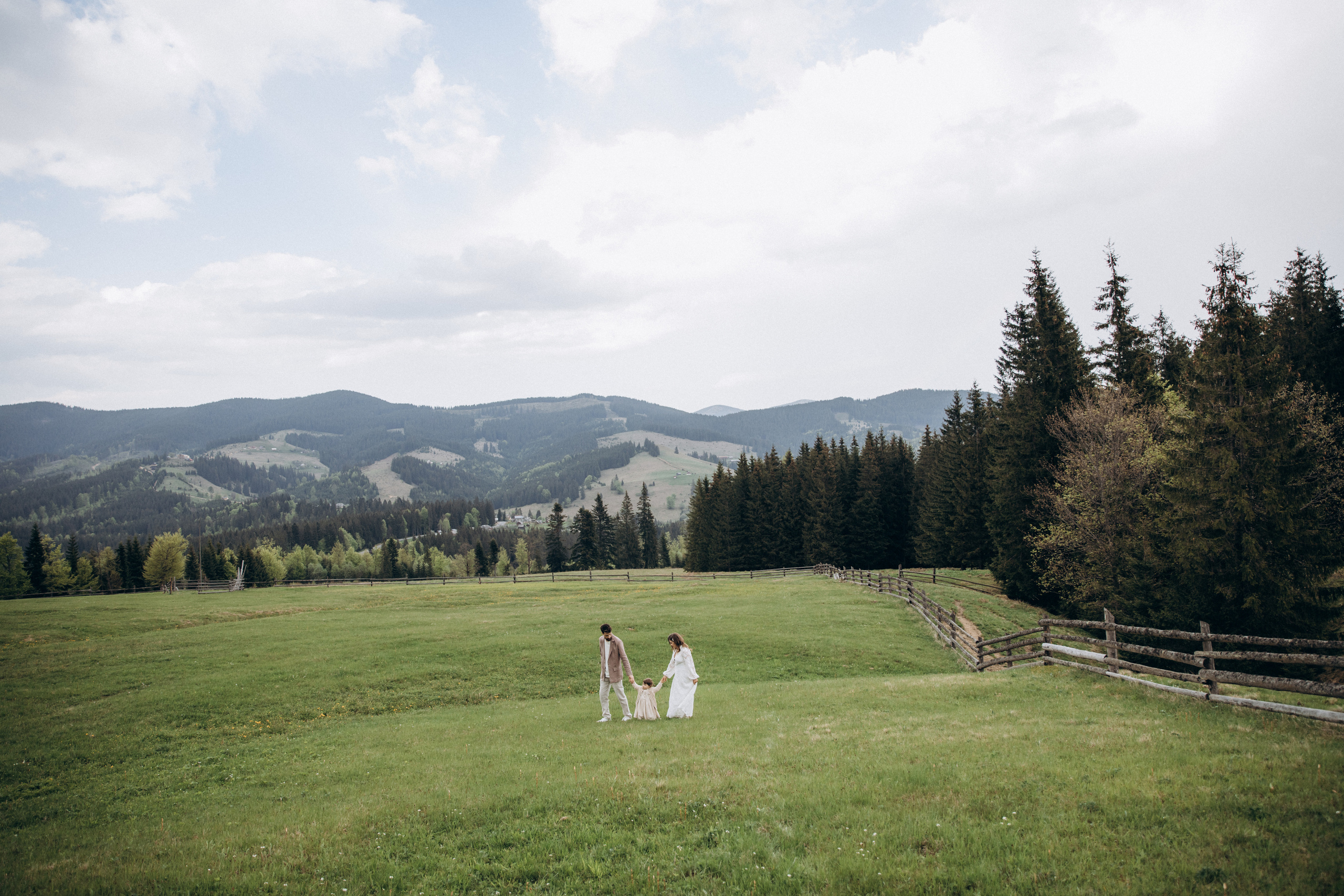 Карпаты. Никита, Флора и Аня. Семейный фотограф Оля Гладченко